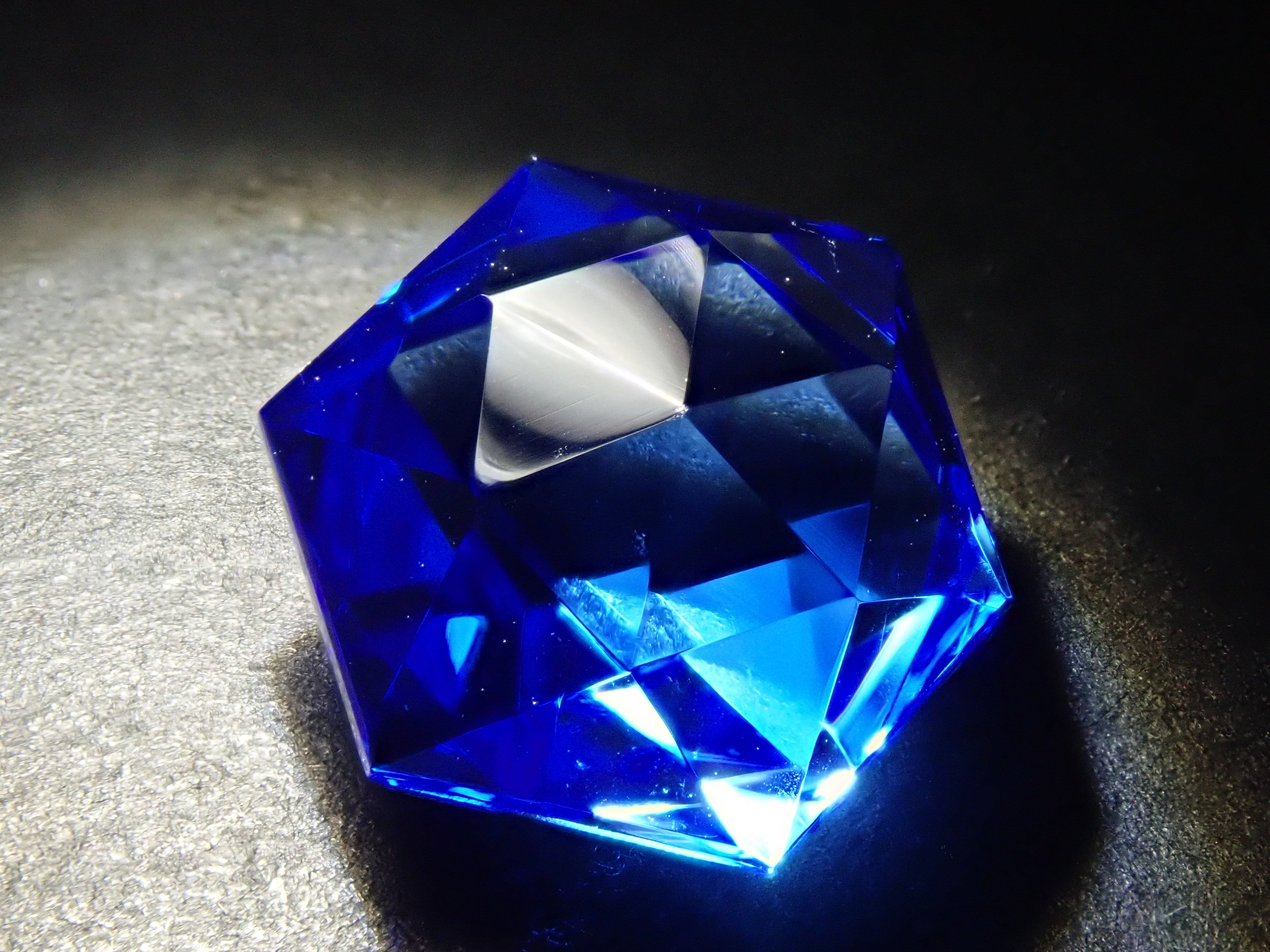 【12557150掲載】シベリアンブルークォーツ（合成クォーツ） 5.794ctルース