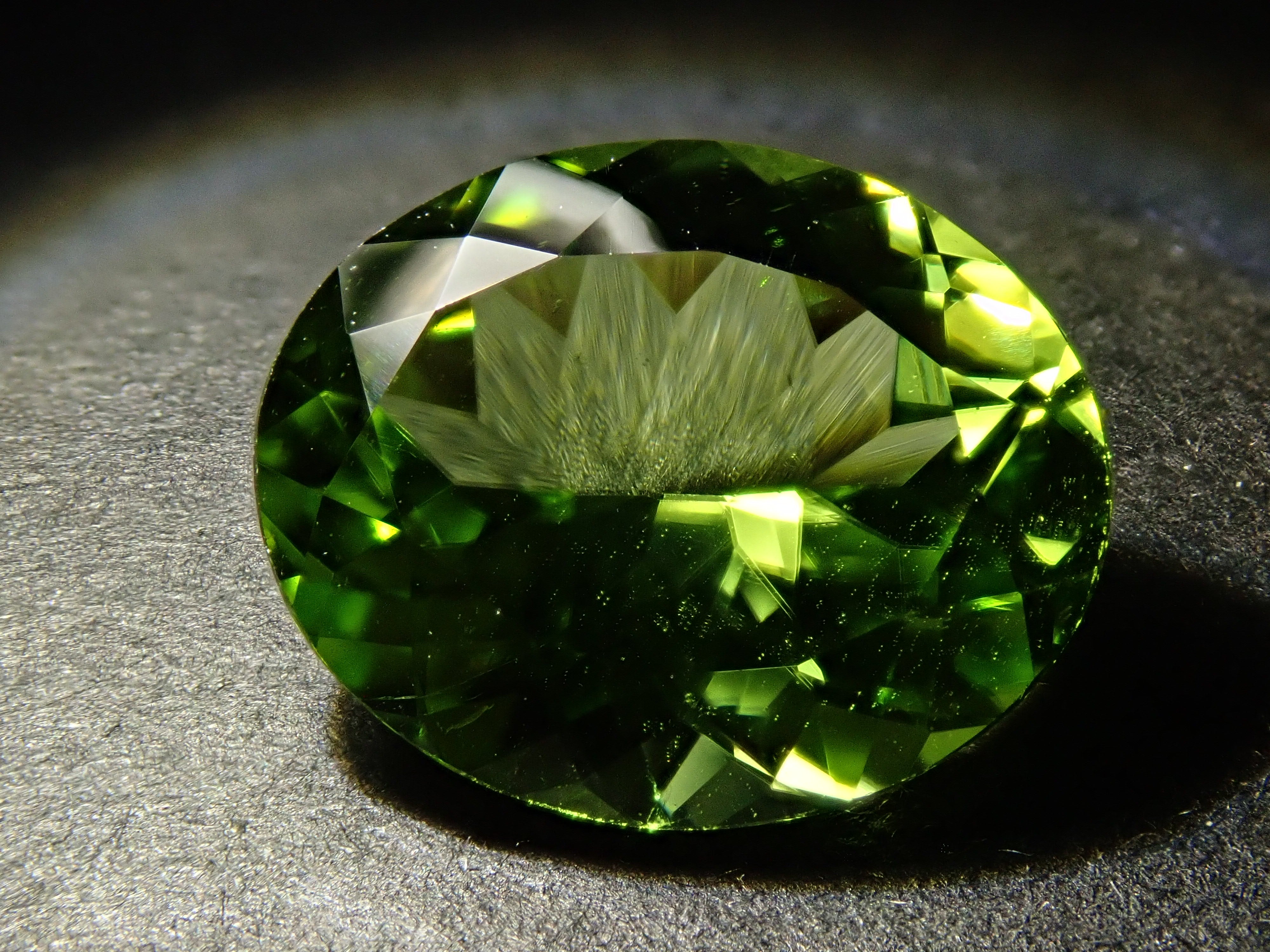 ペリドット 3.309ctルース