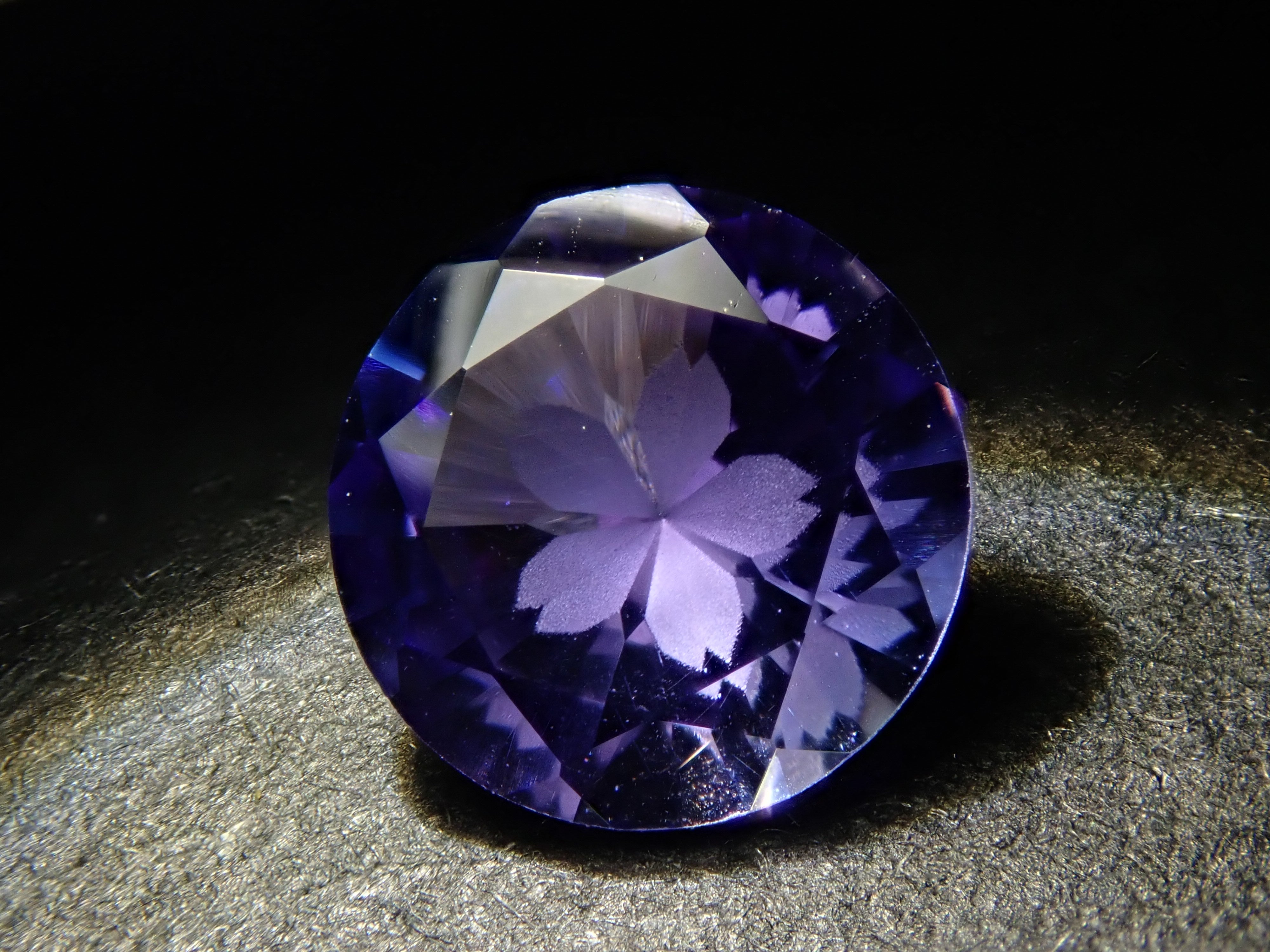 【12557971掲載】タンザニア産タンザナイト 0.774ctルース