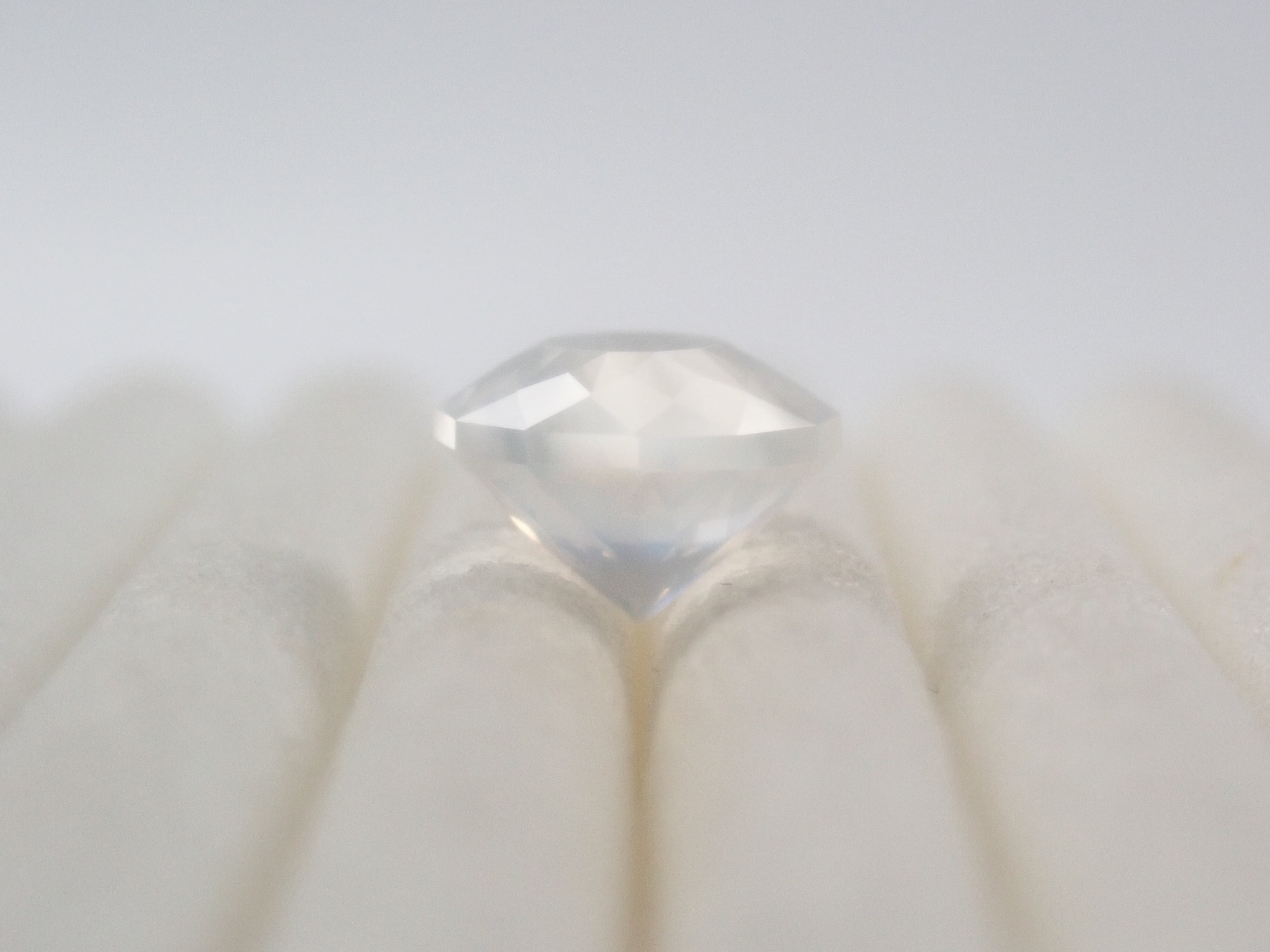 【9/6 22時販売】スリランカ・ウバ産ムーンストーン 6.1mm/0.828ctルース