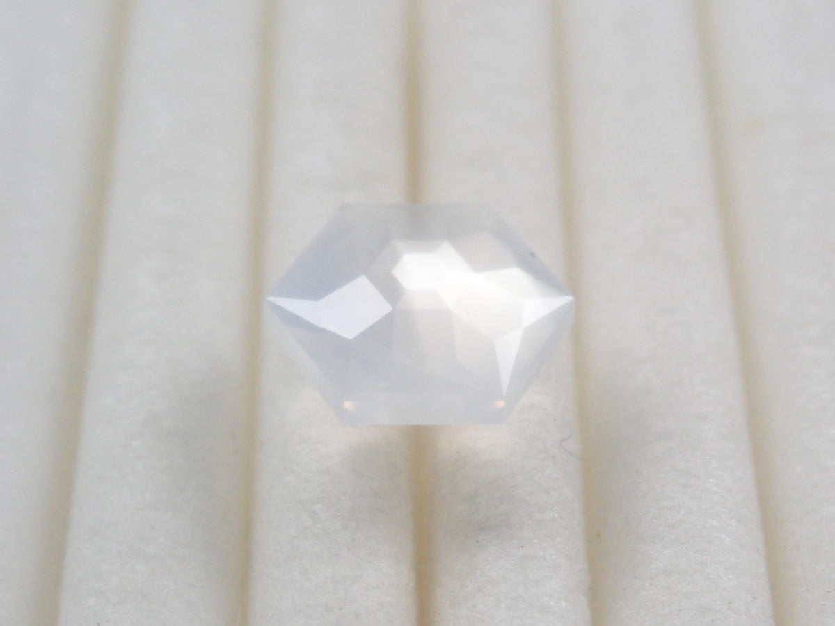 【9/6 22時販売】スリランカ・ウバ産ムーンストーン 1.155ctルース