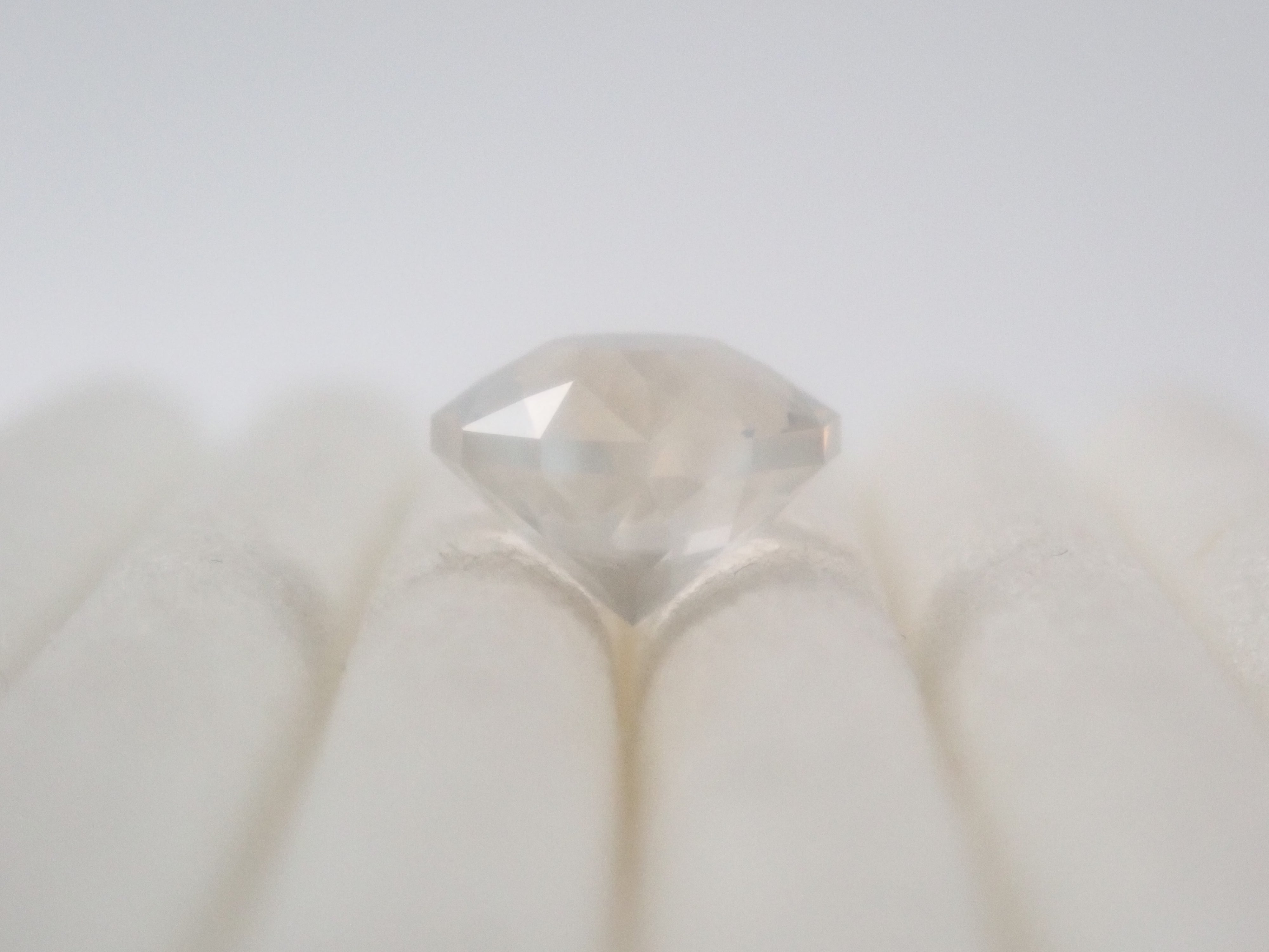 【9/6 22時販売】スリランカ・ウバ産ムーンストーン 6.1mm/0.830ctルース