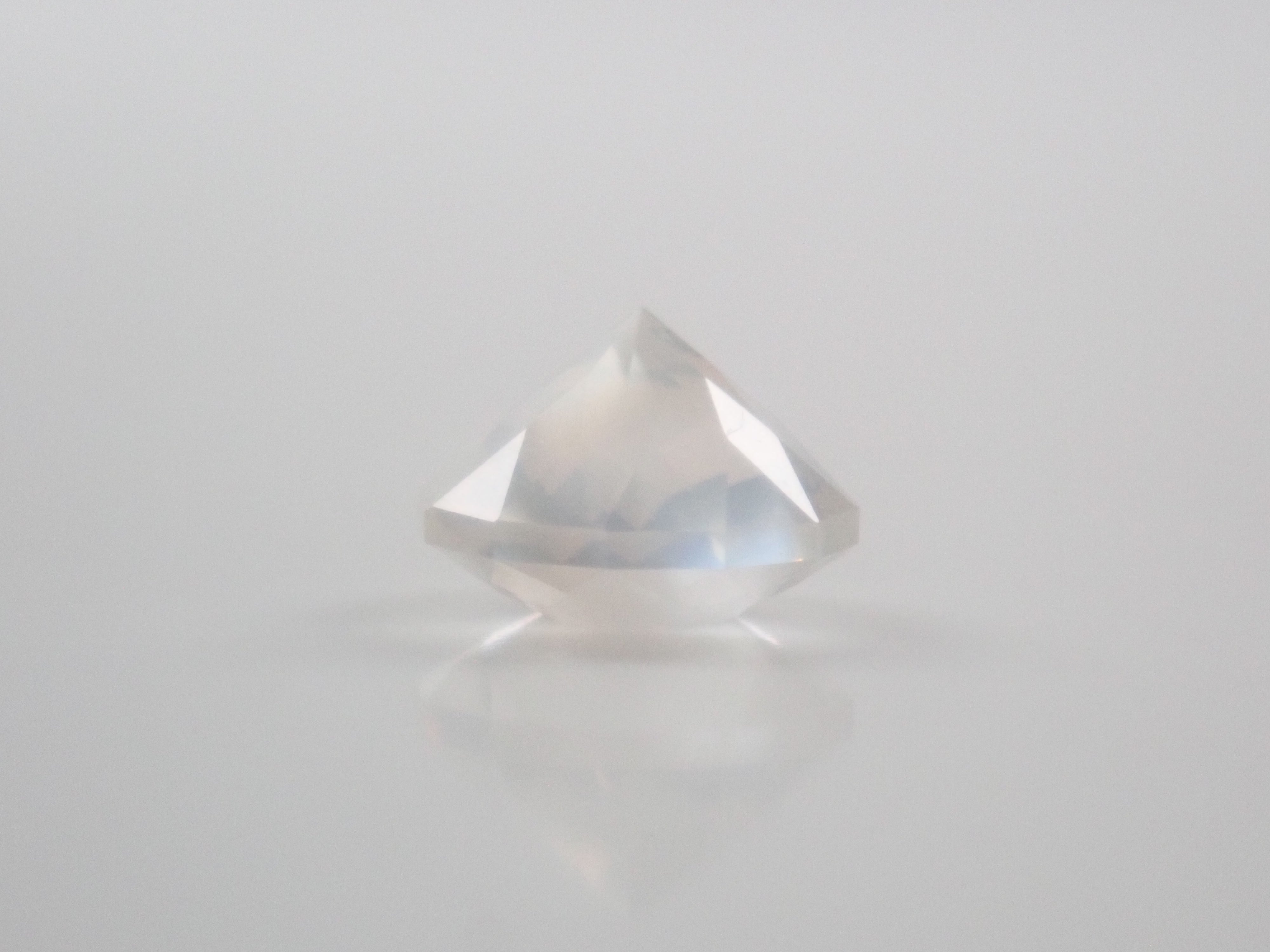 【9/6 22時販売】スリランカ・ウバ産ムーンストーン 6.1mm/0.830ctルース