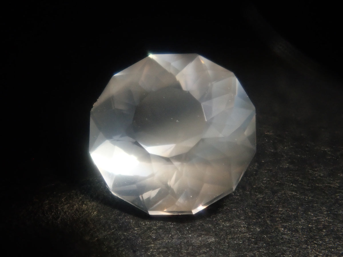【9/6 22時販売】スリランカ・ウバ産ムーンストーン 6.1mm/0.830ctルース