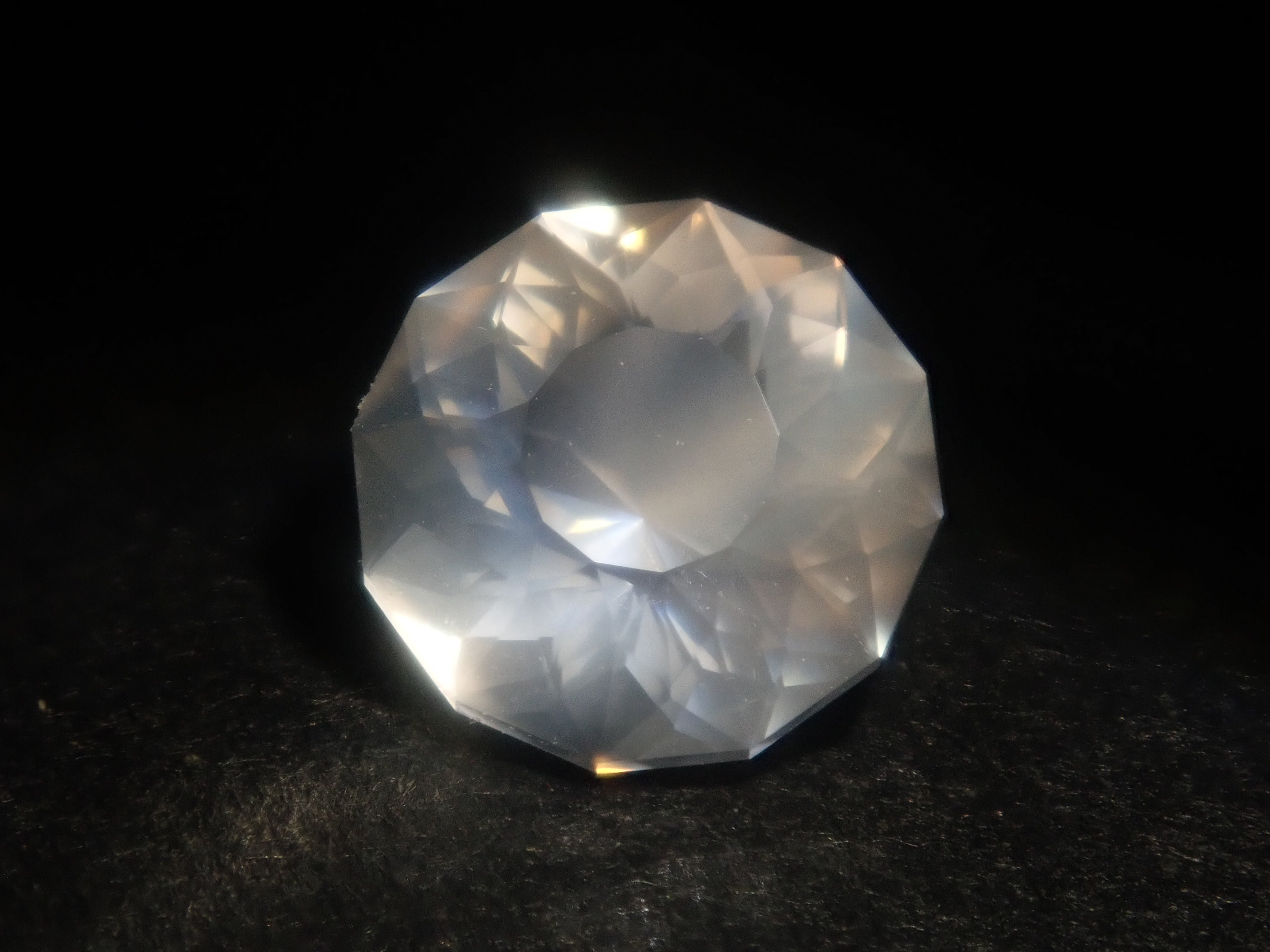 【9/6 22時販売】スリランカ・ウバ産ムーンストーン 6.1mm/0.830ctルース