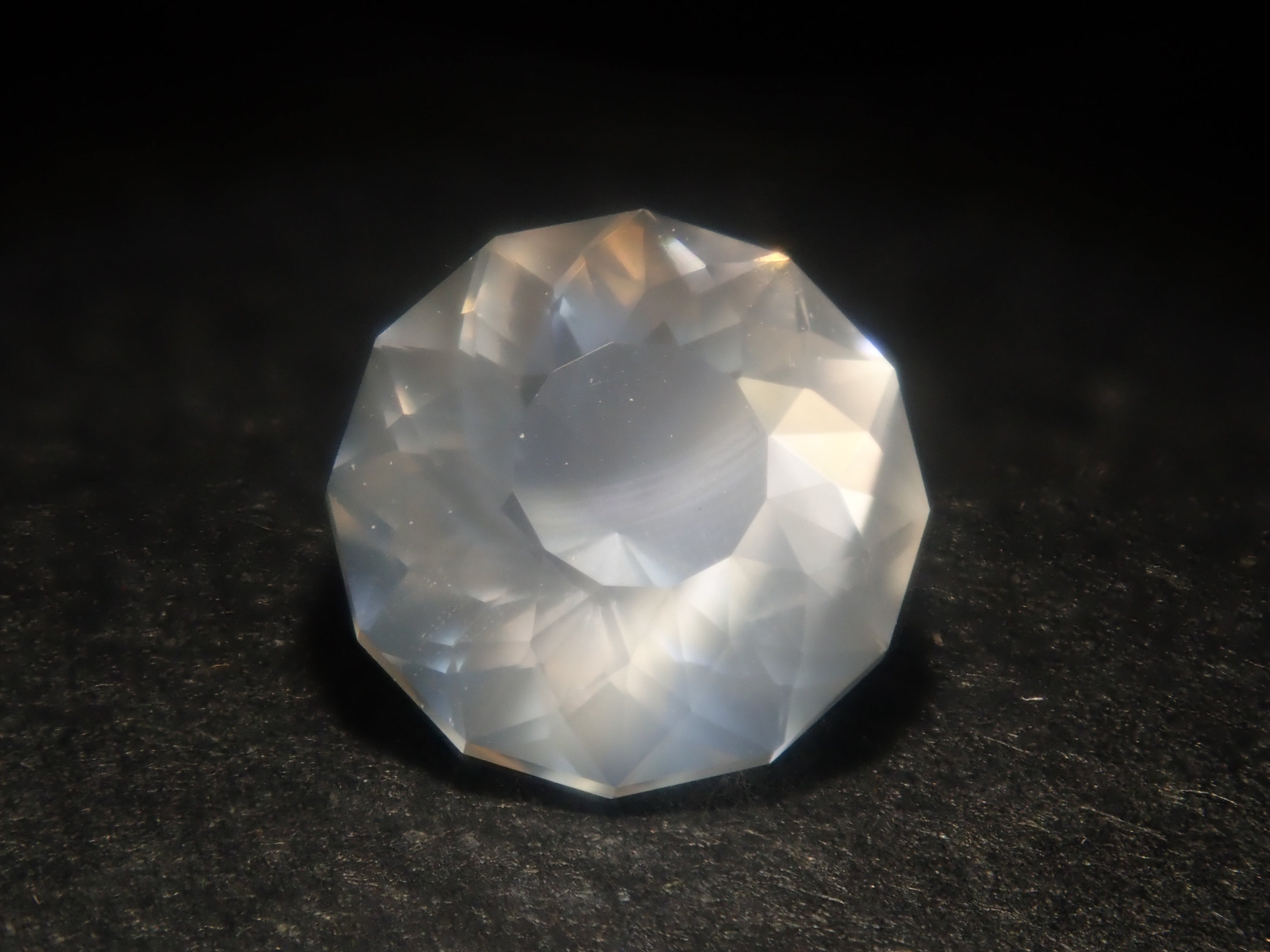 【9/6 22時販売】スリランカ・ウバ産ムーンストーン 6.1mm/0.830ctルース