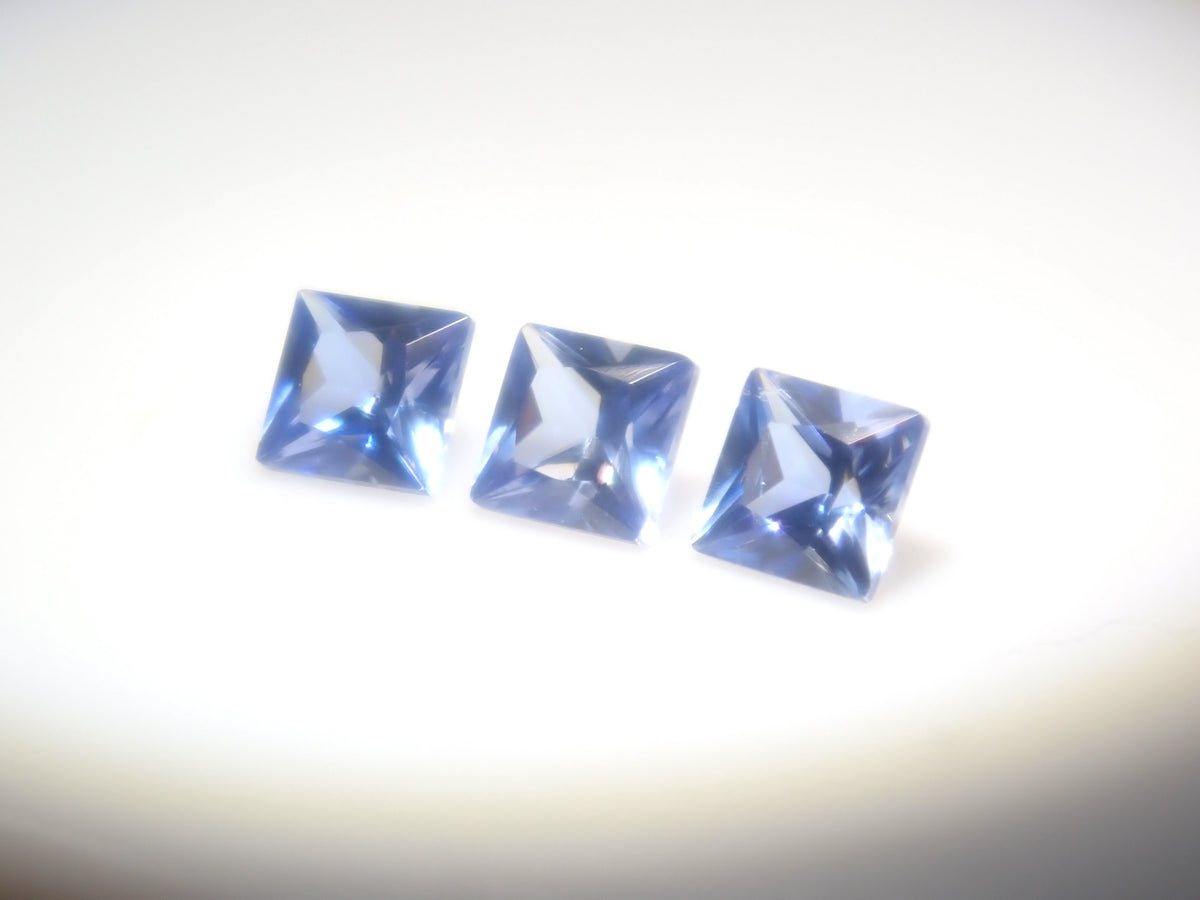 【9/5  22時販売】《限定3石》トップクオリティのアメリカ産ベニトアイト（プリンセスカット,2mm）《複数購入割引有》