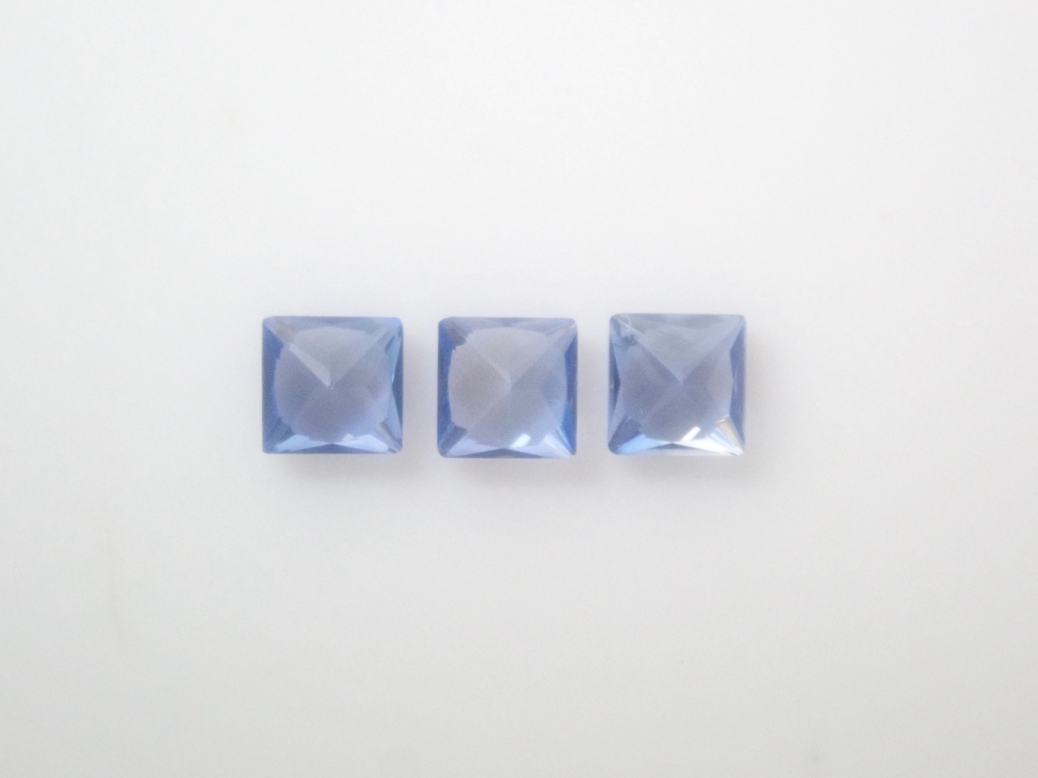 【9/5  22時販売】《限定3石》トップクオリティのアメリカ産ベニトアイト（プリンセスカット,2mm）《複数購入割引有》