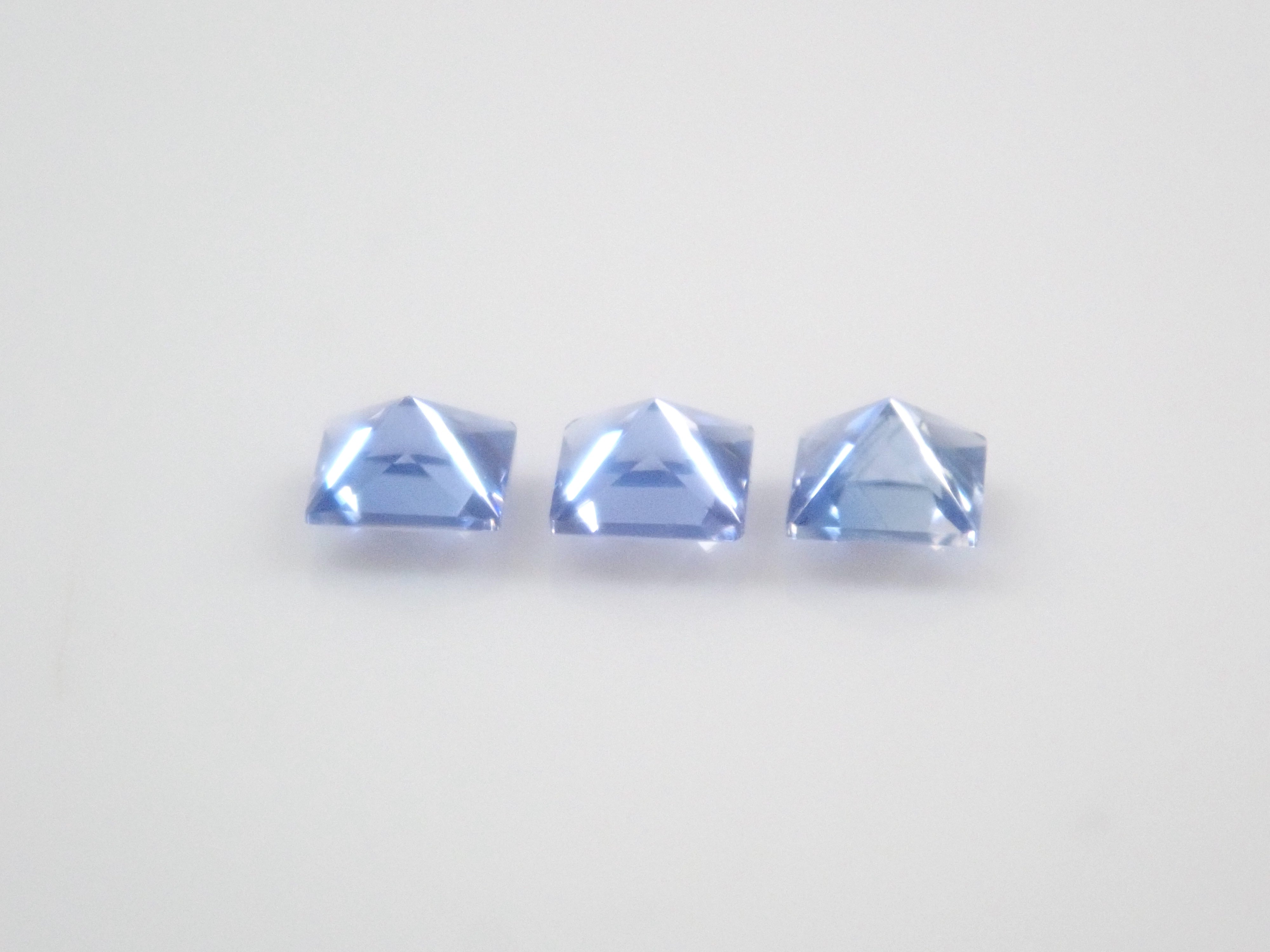 【9/5  22時販売】《限定3石》トップクオリティのアメリカ産ベニトアイト（プリンセスカット,2mm）《複数購入割引有》