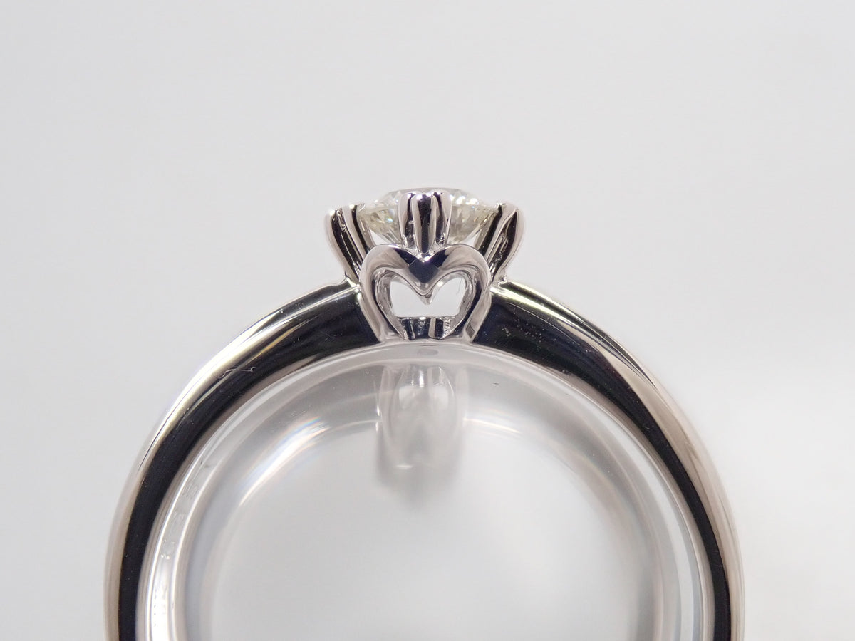 【9/15 22時販売】【カラフリ】K18WG 特殊カットダイヤモンド 4.5mm/0.327ct（VS-1、Iカラー)リング 中宝