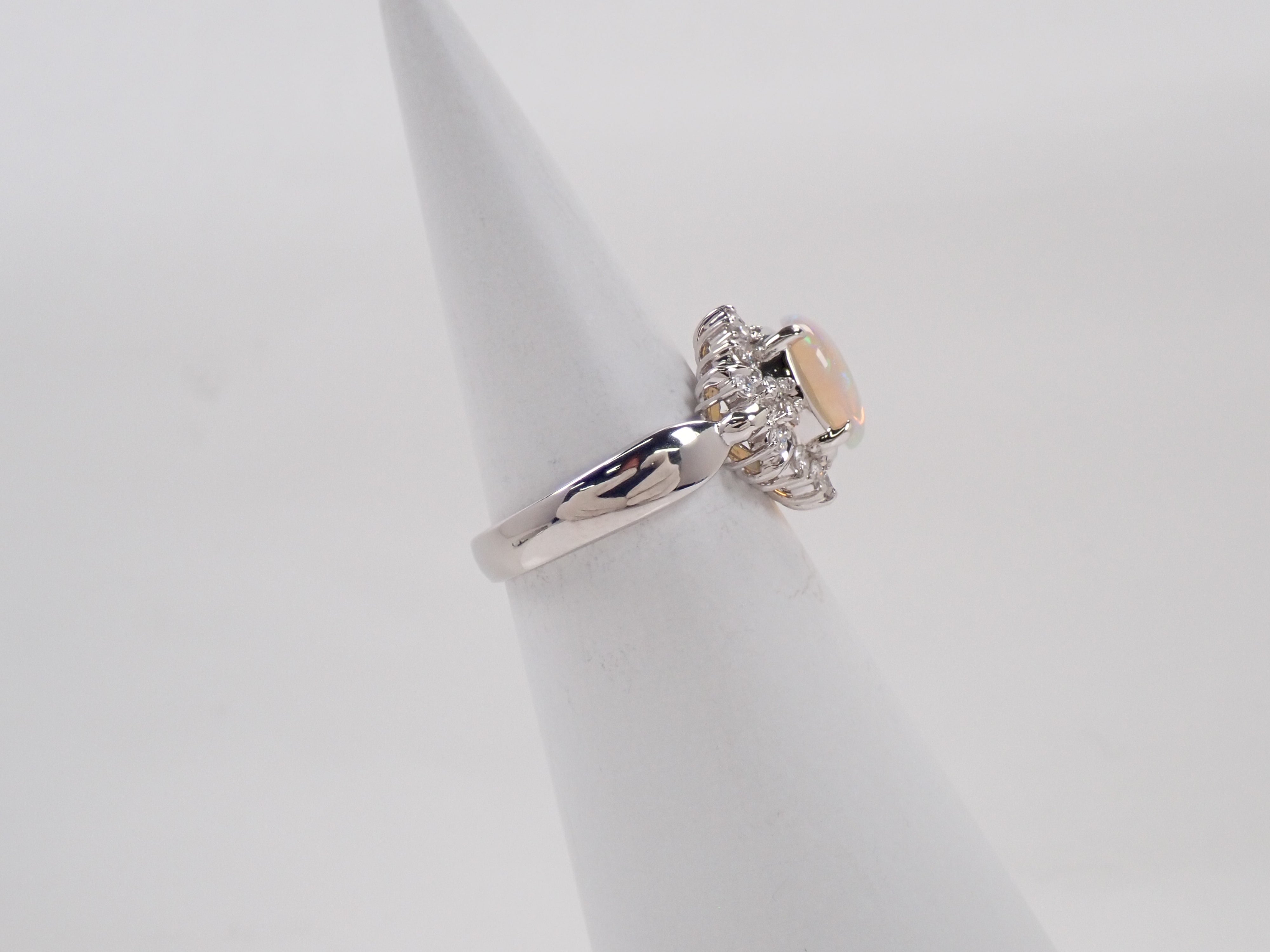 Pt900 オパール 1.10ct ダイヤモンド0.46ctリング