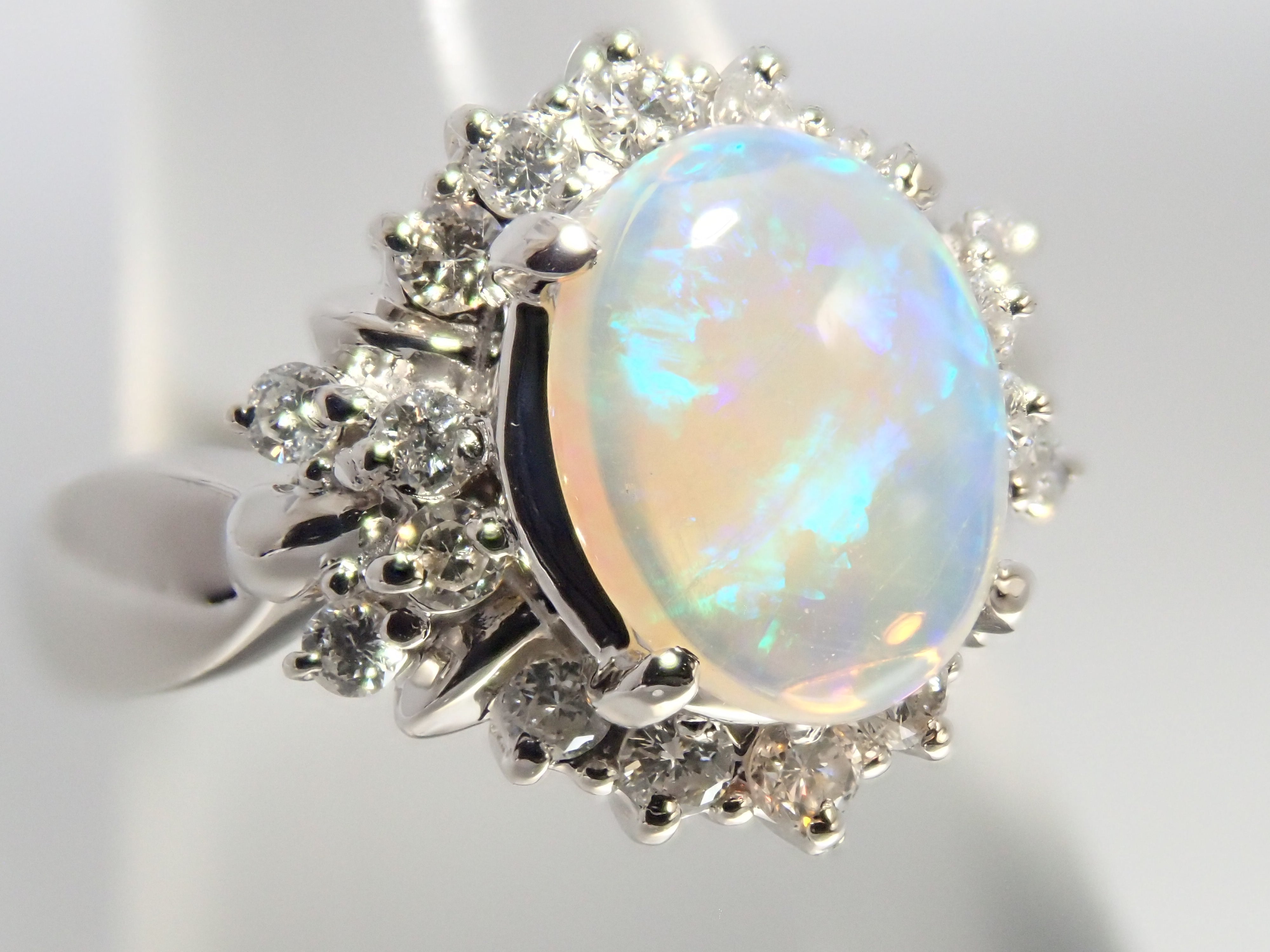 Pt900 オパール 1.10ct ダイヤモンド0.46ctリング