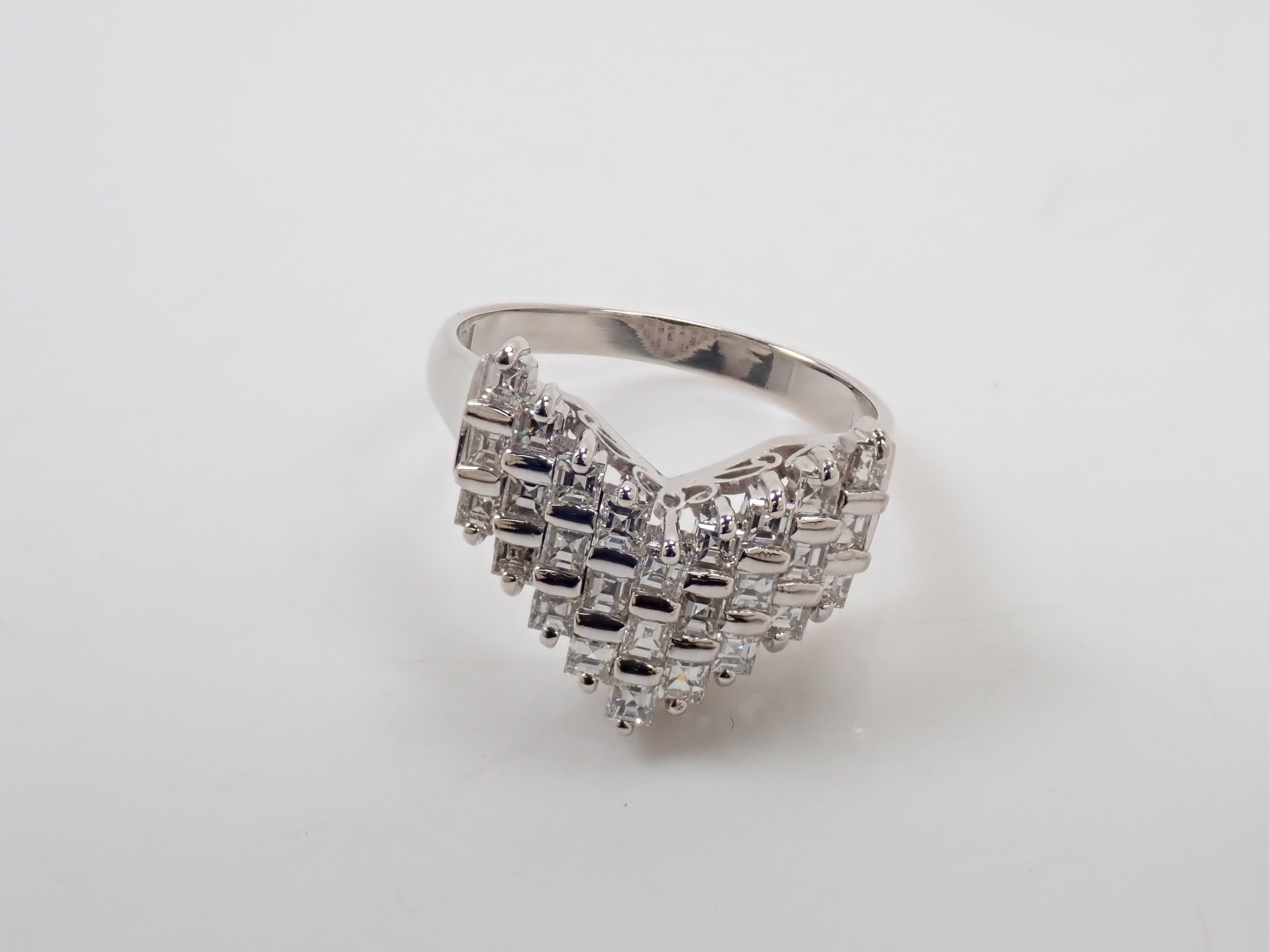 Pt900 ダイヤモンド 1.00ct V字リング