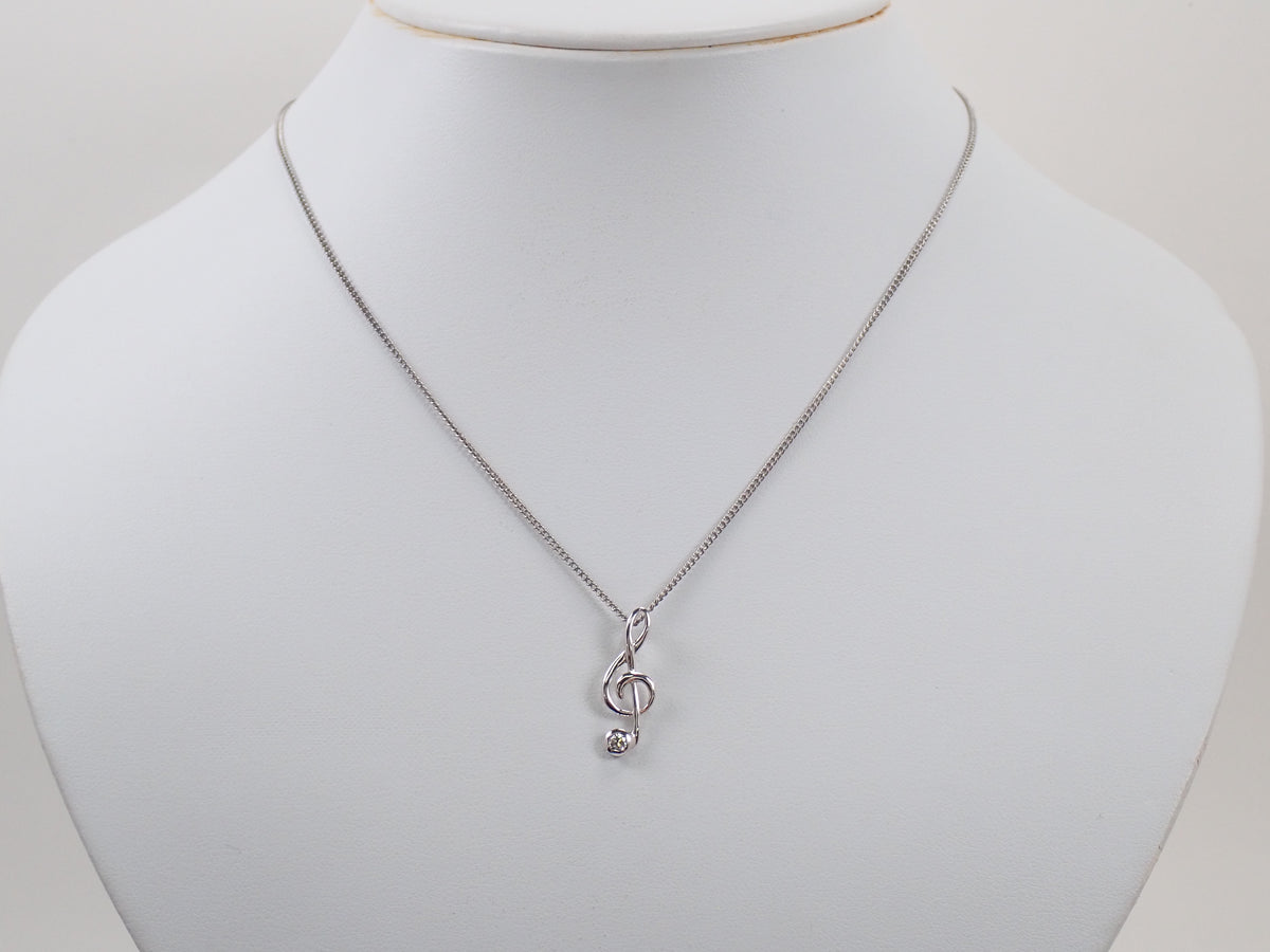 【9/20 22時販売】【カラフリ】 K18WGダイヤモンド 0.09ct ト音記号モチーフ ペンダントトップ（ネックレストップ）