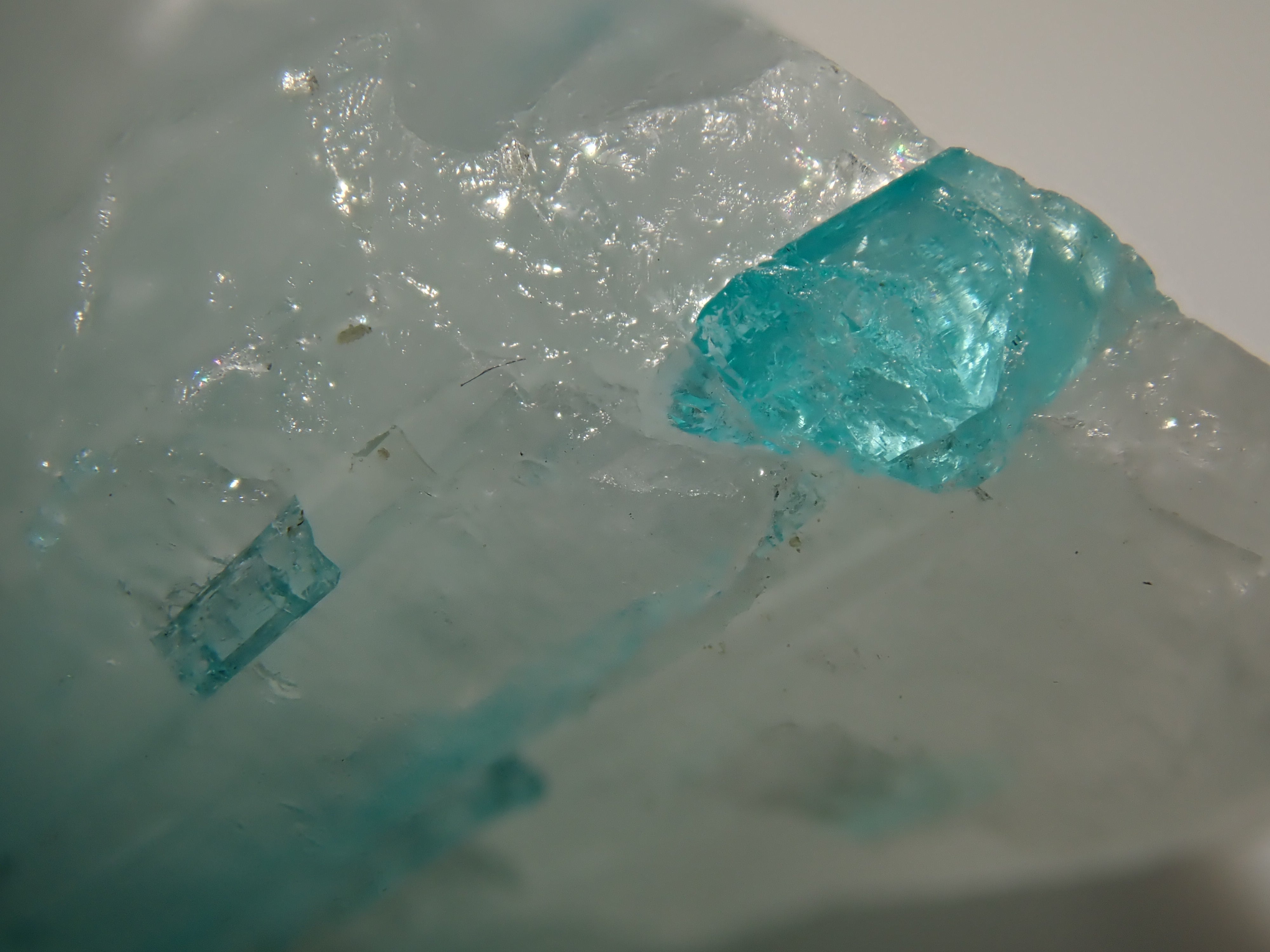 ブラジル産パライバトルマリン 20.766ct原石