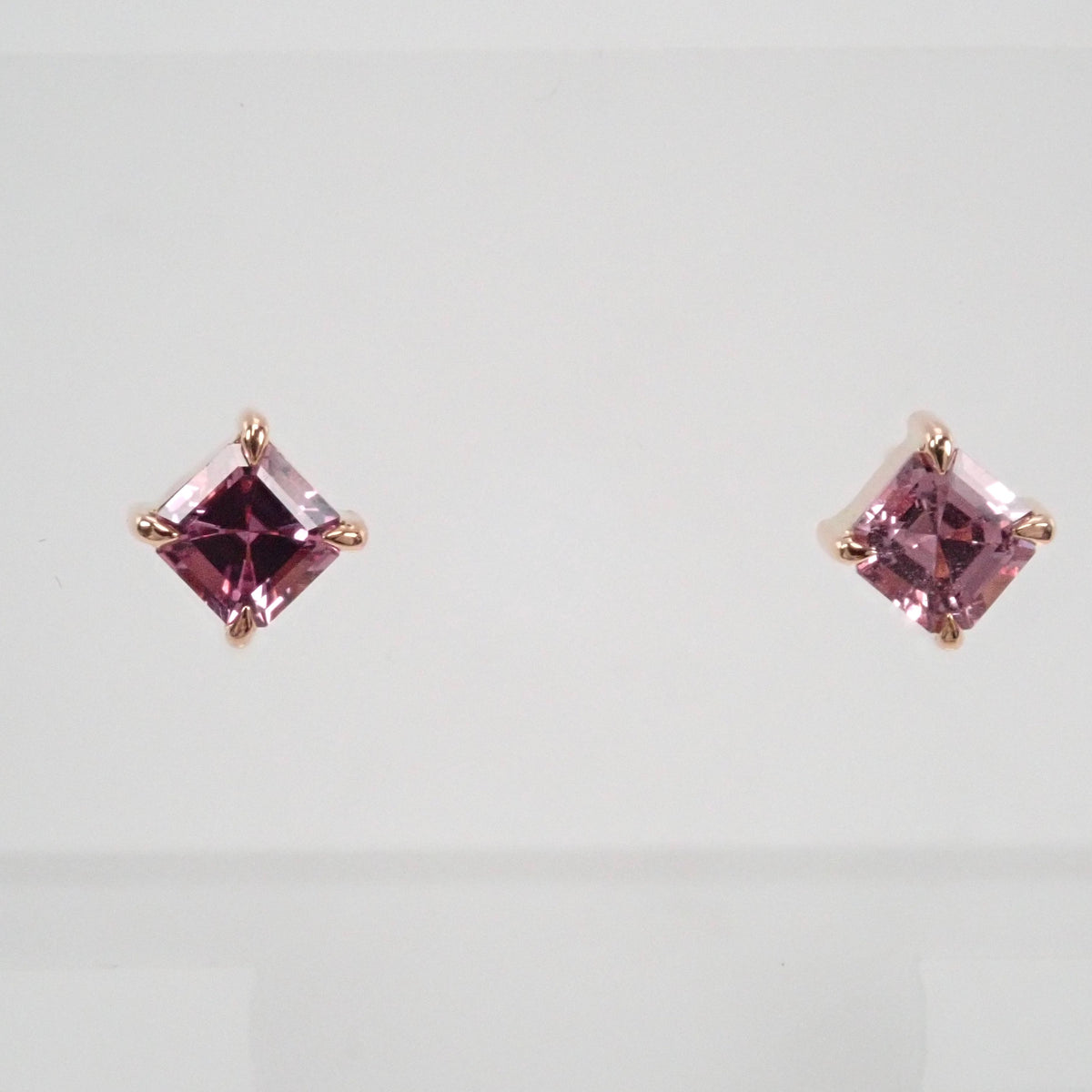 K18PG マダガスカル産ピンクサファイア 0.24 0.25ct ピアス