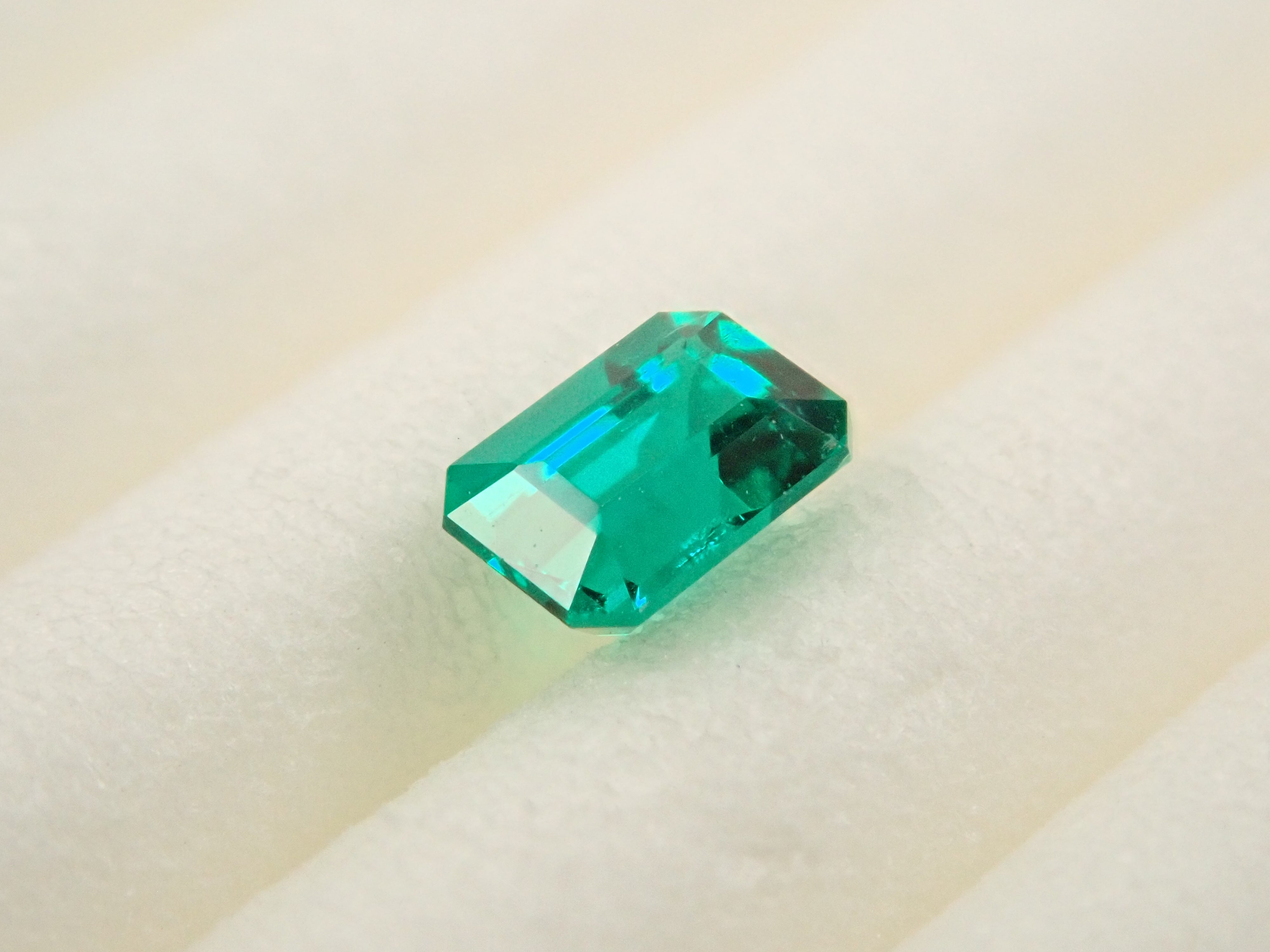 【12560392掲載】コロンビア産ノンオイルエメラルド 0.120ctルース