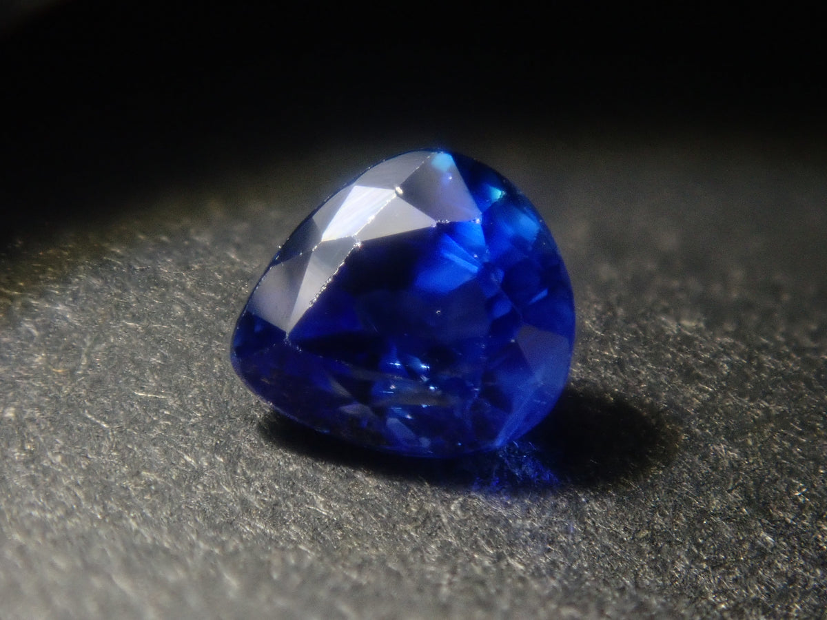【9/18  22時販売】《限定8石》スリランカ産サファイア1石ルース（ペアシェイプカット,平均0.25ct）《複数購入割引有》