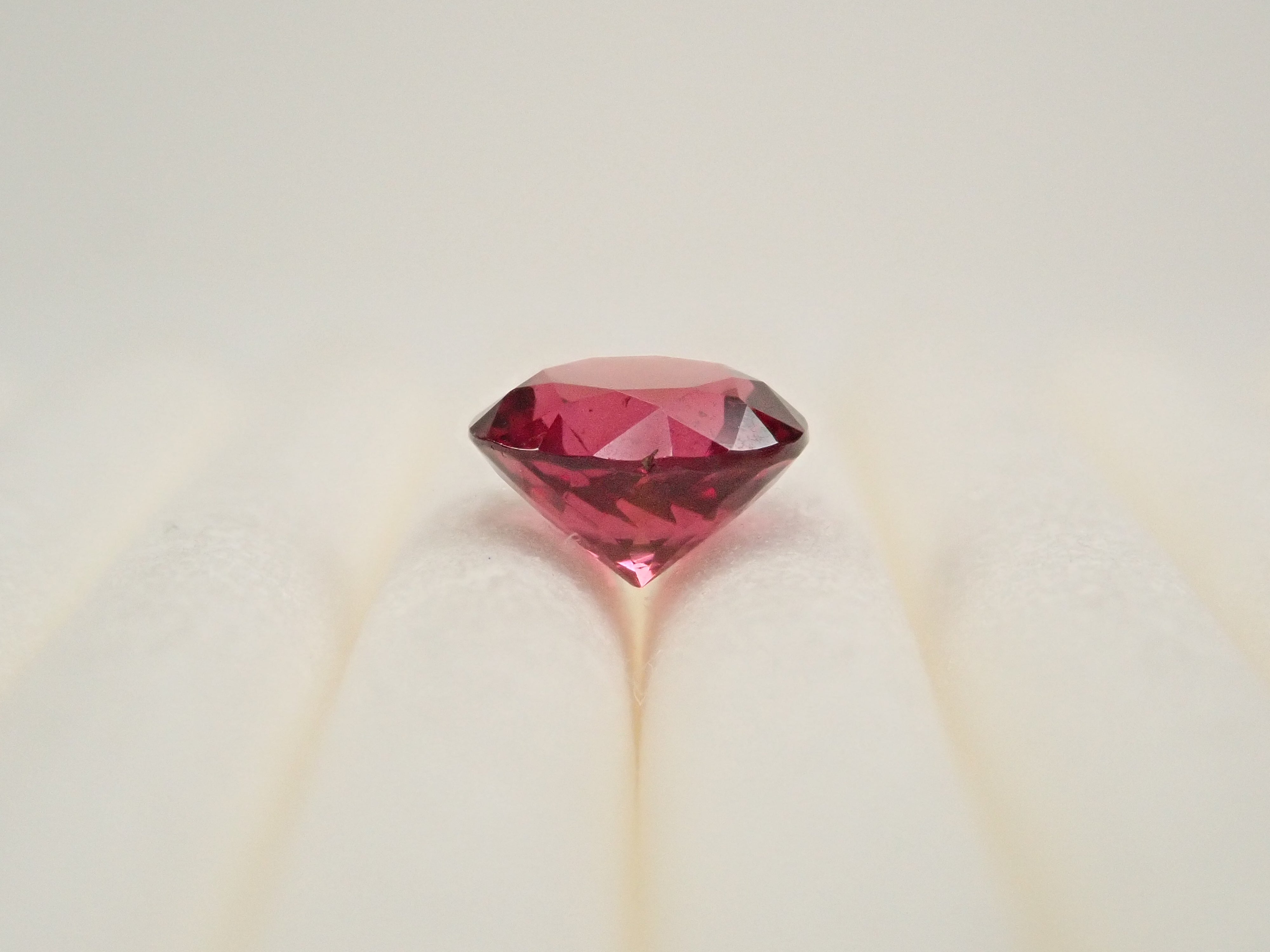 【12560349掲載】タンザニア産ロードライトガーネット 0.656ctルース
