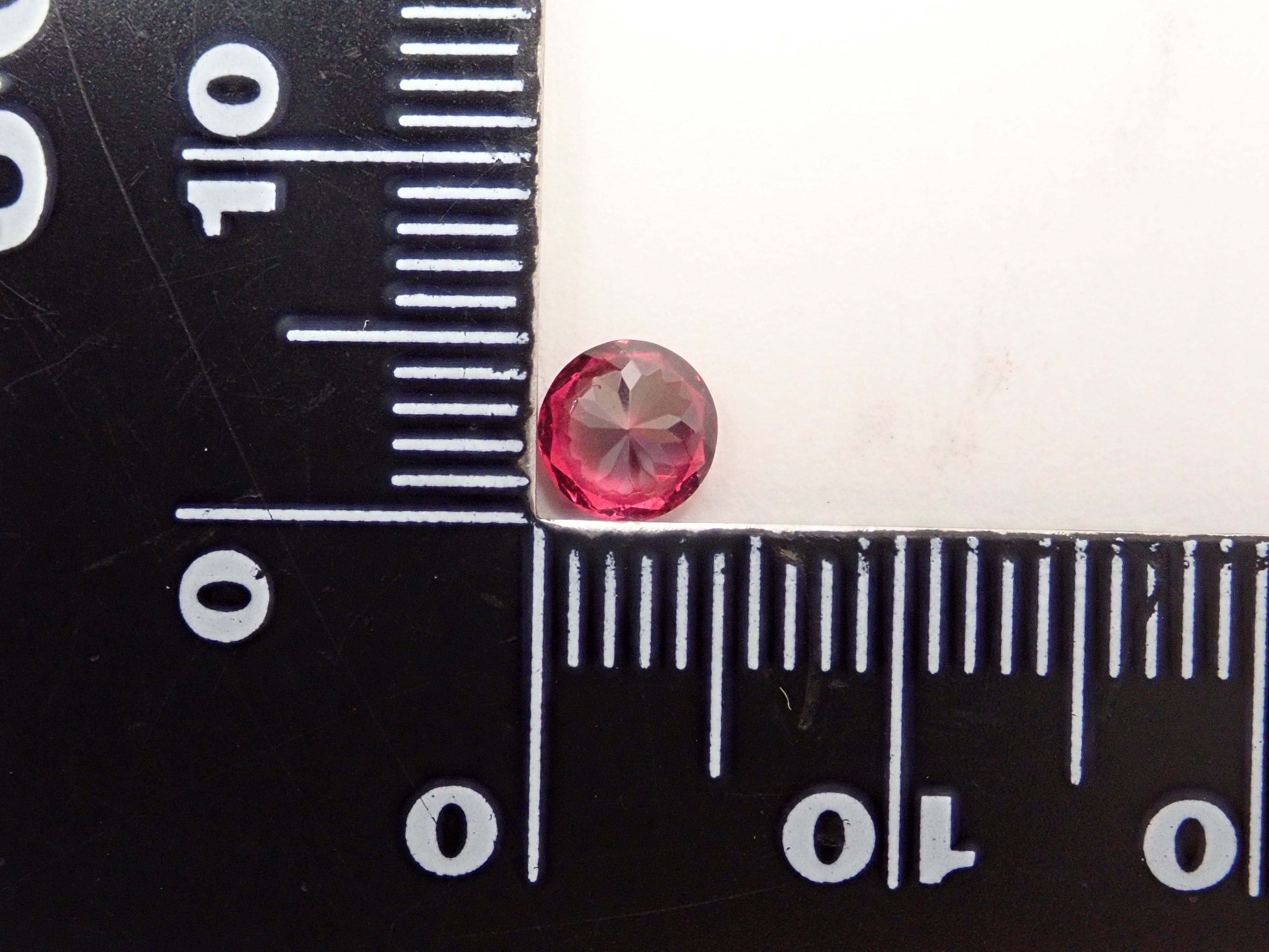 【12560349掲載】タンザニア産ロードライトガーネット 0.656ctルース