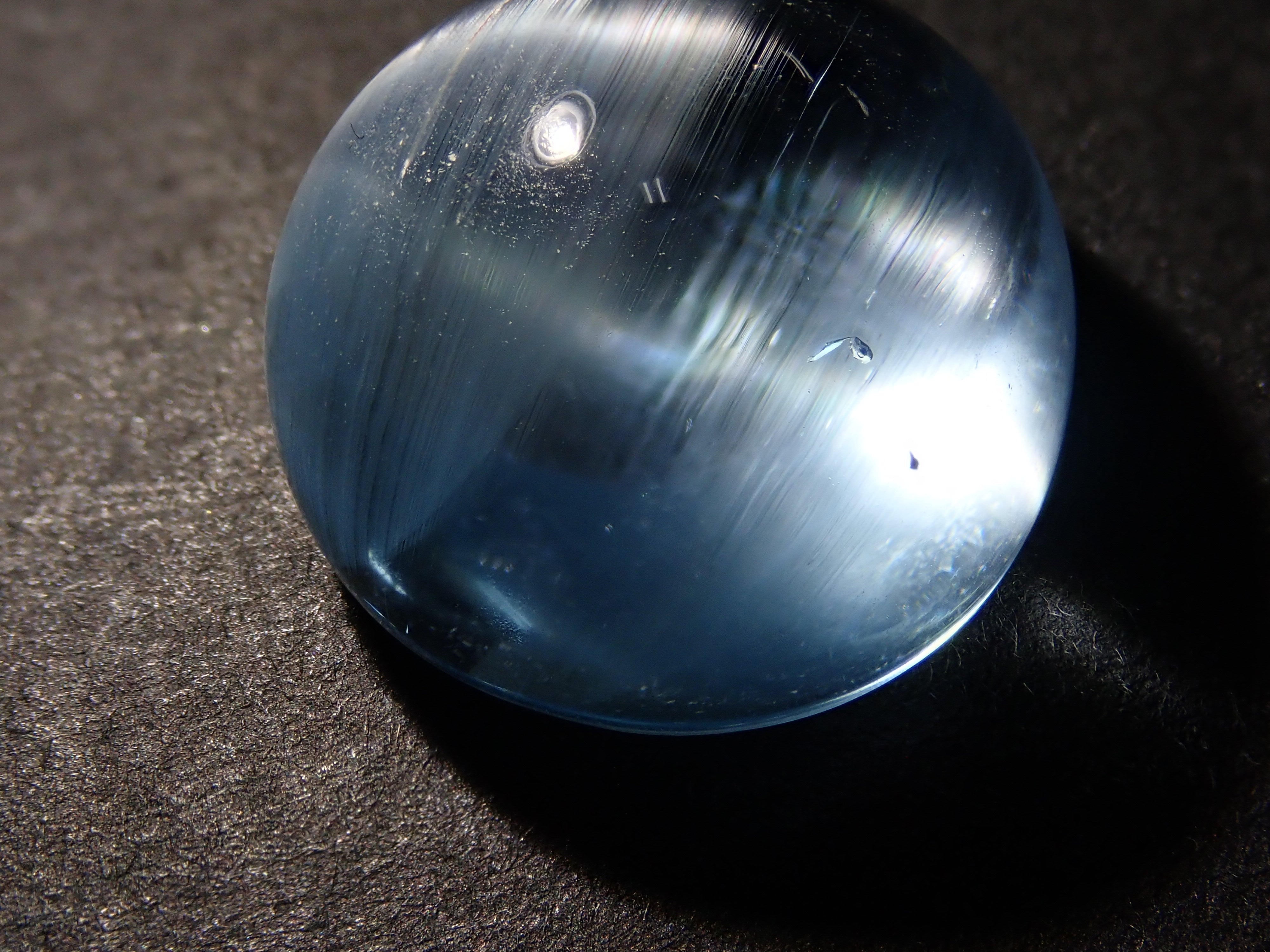 【12560374掲載】ブルートパーズキャッツアイ 22.761ctルース