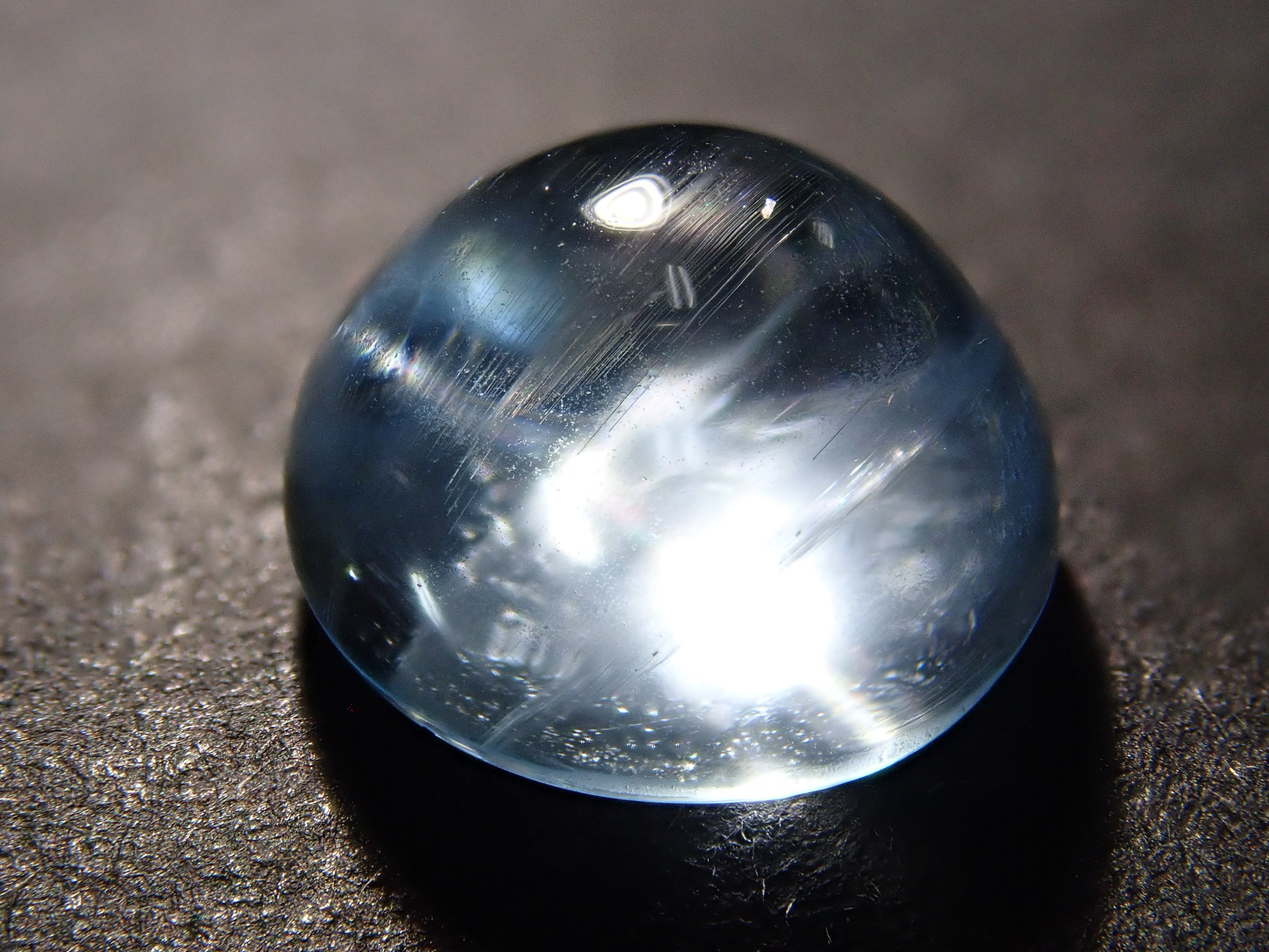 【12560377掲載】ブルートパーズキャッツアイ 3.538ctルース