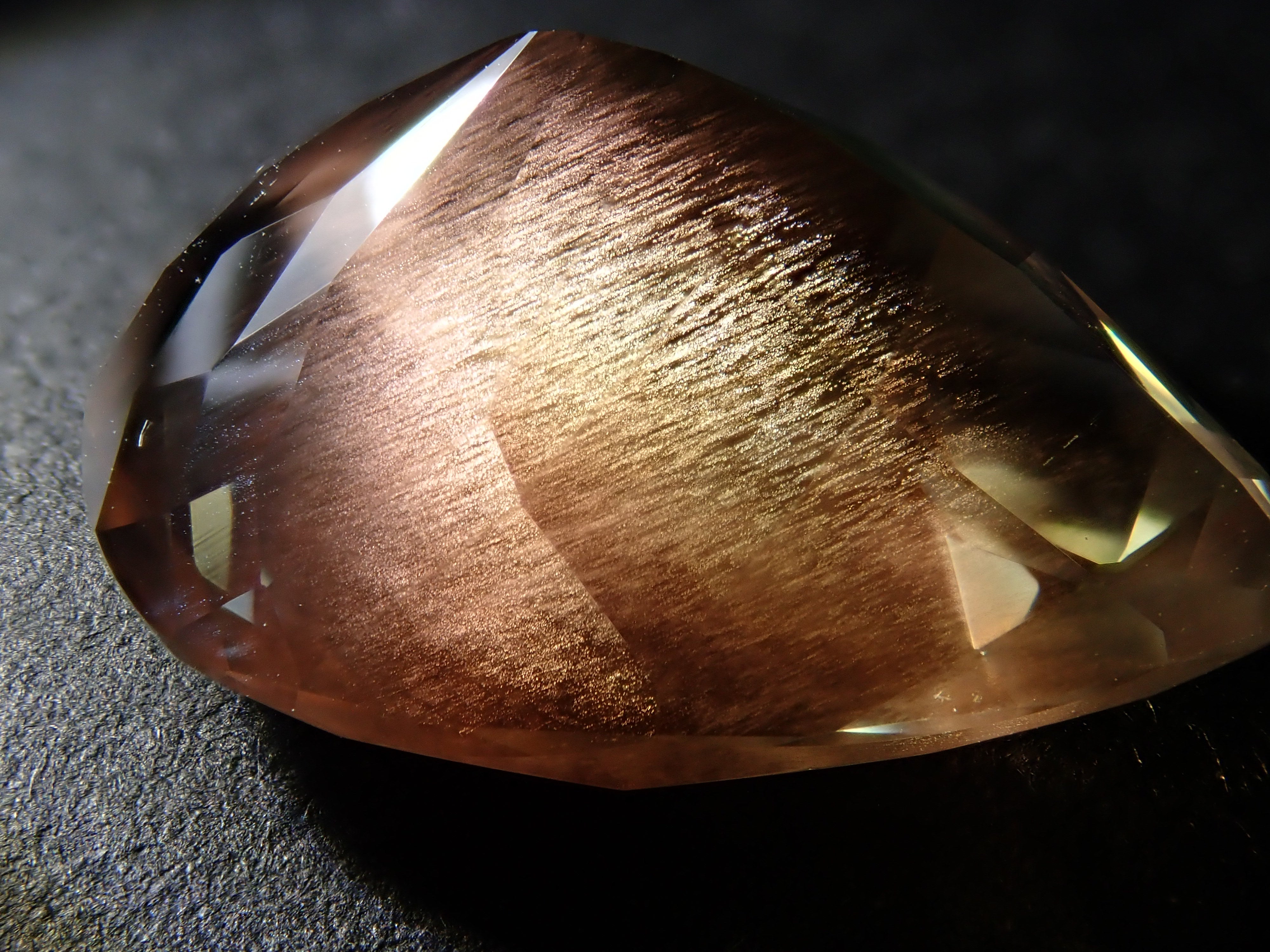 【12560346掲載】アメリカ産オレゴンサンストーン 8.338ctルース