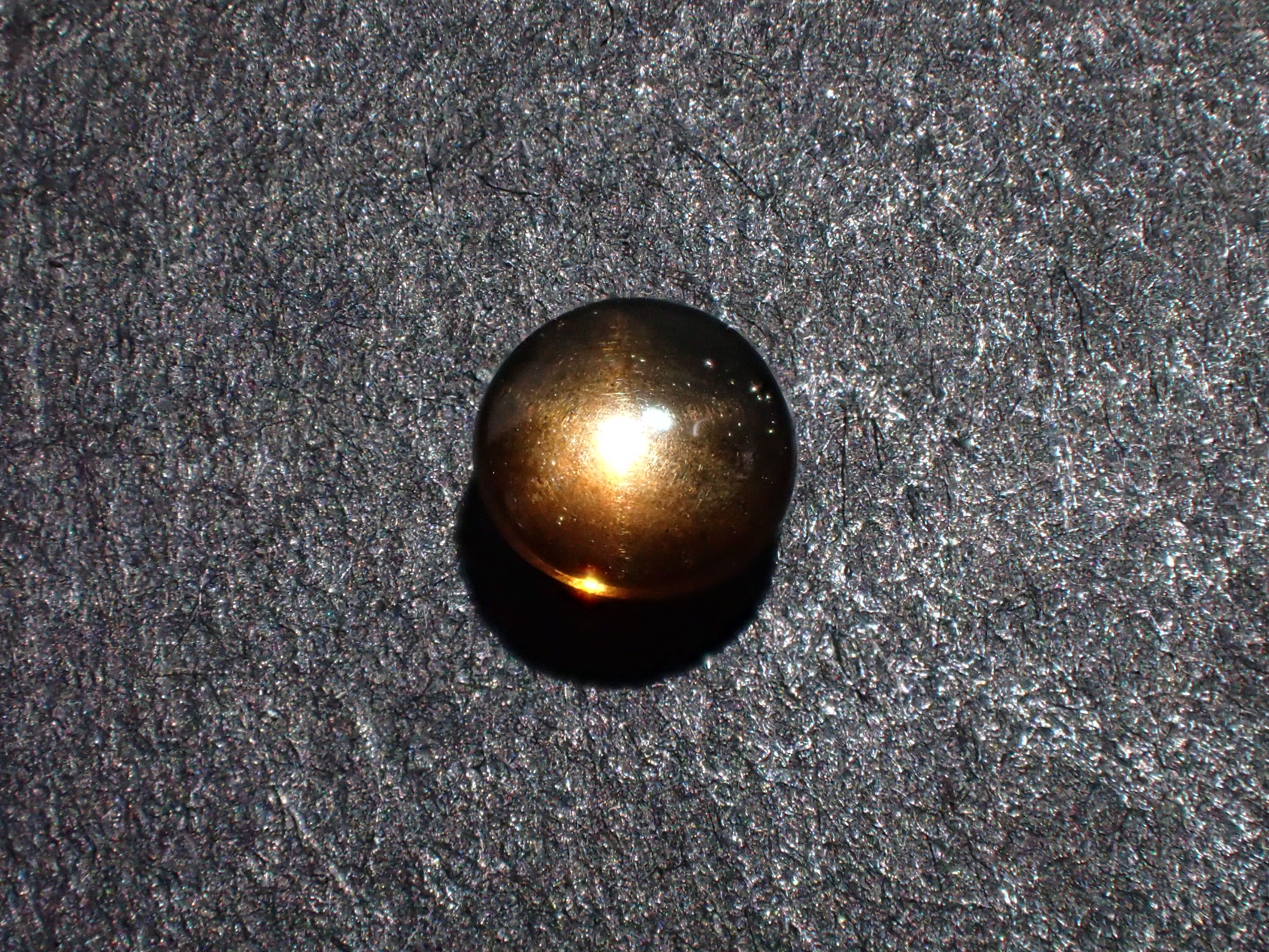 ケニア産非加熱ゴールドシーンサファイア（スターサファイア） 0.311ct
