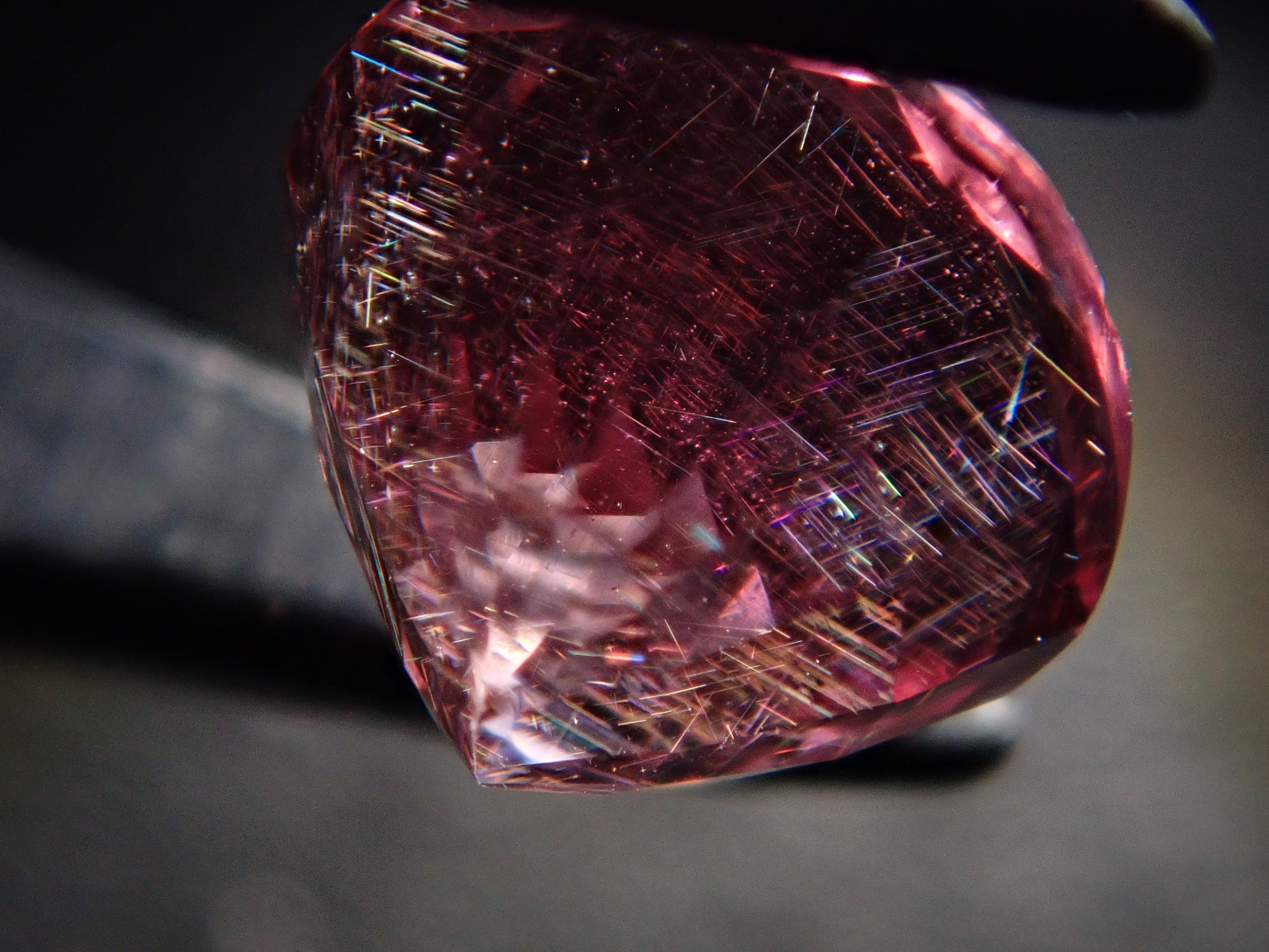 【12560367掲載】ドラゴンガーネット 1.181ctルース