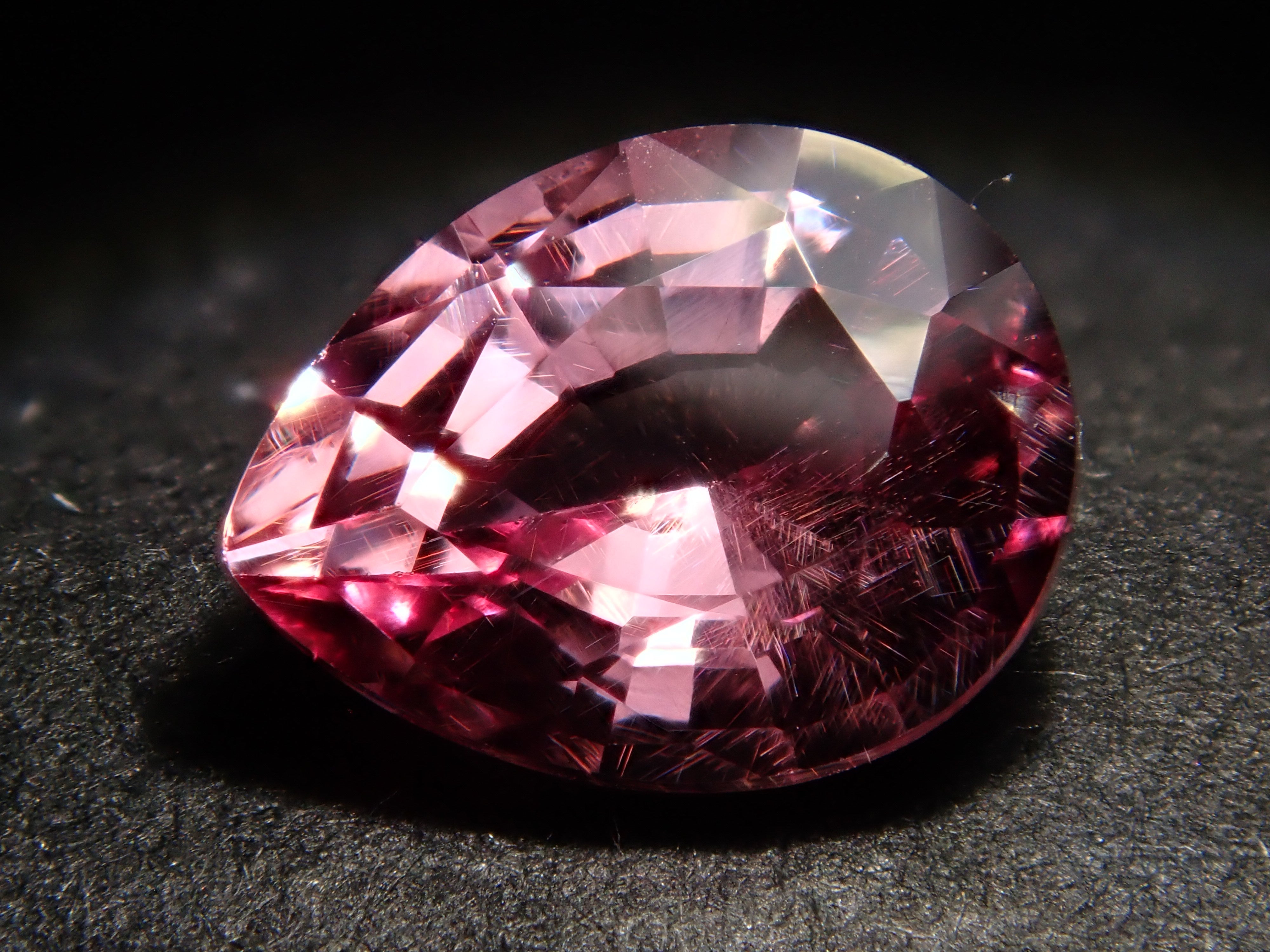 【12560368掲載】ドラゴンガーネット 1.042ctルース