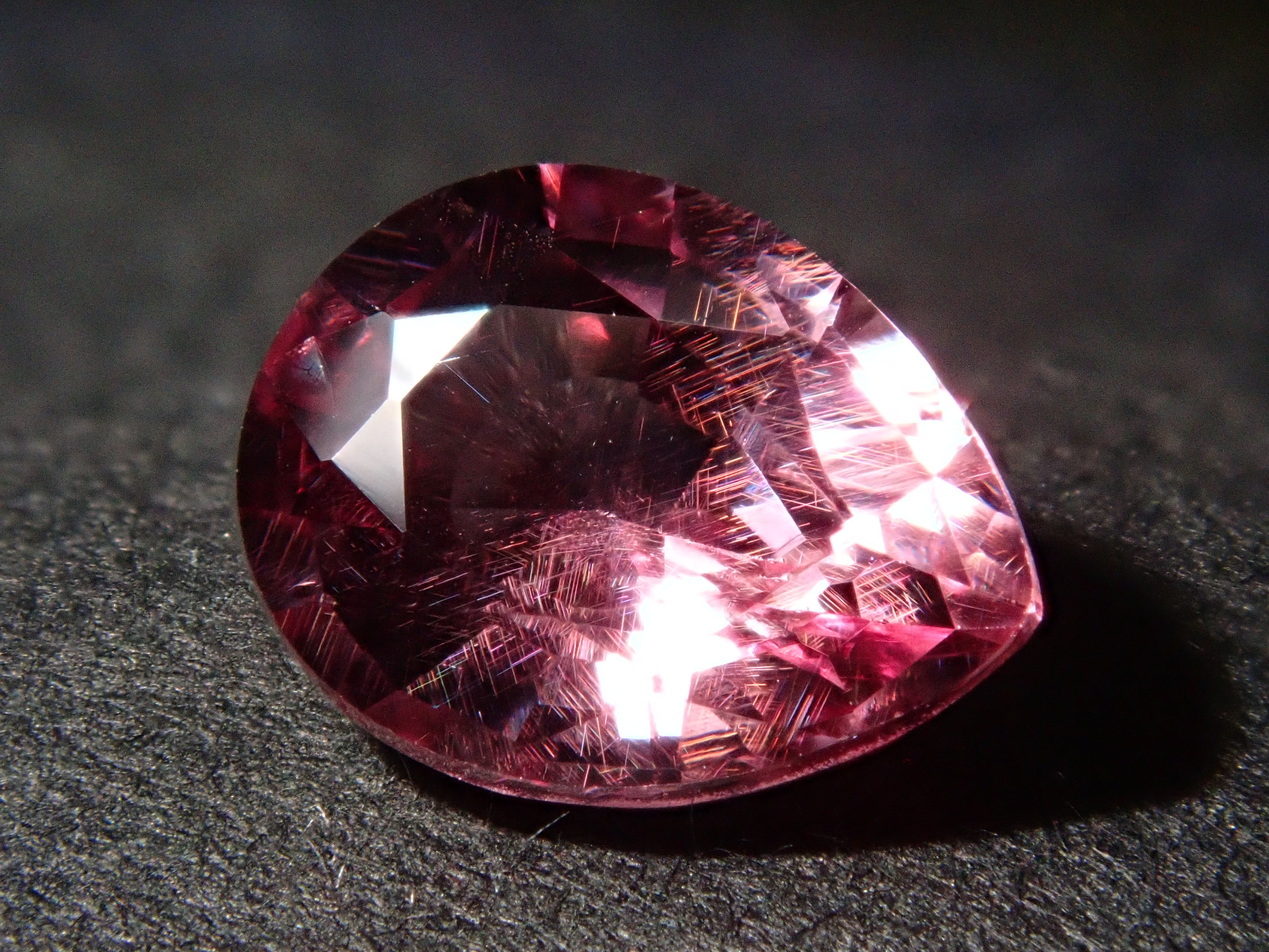 【12560368掲載】ドラゴンガーネット 1.042ctルース