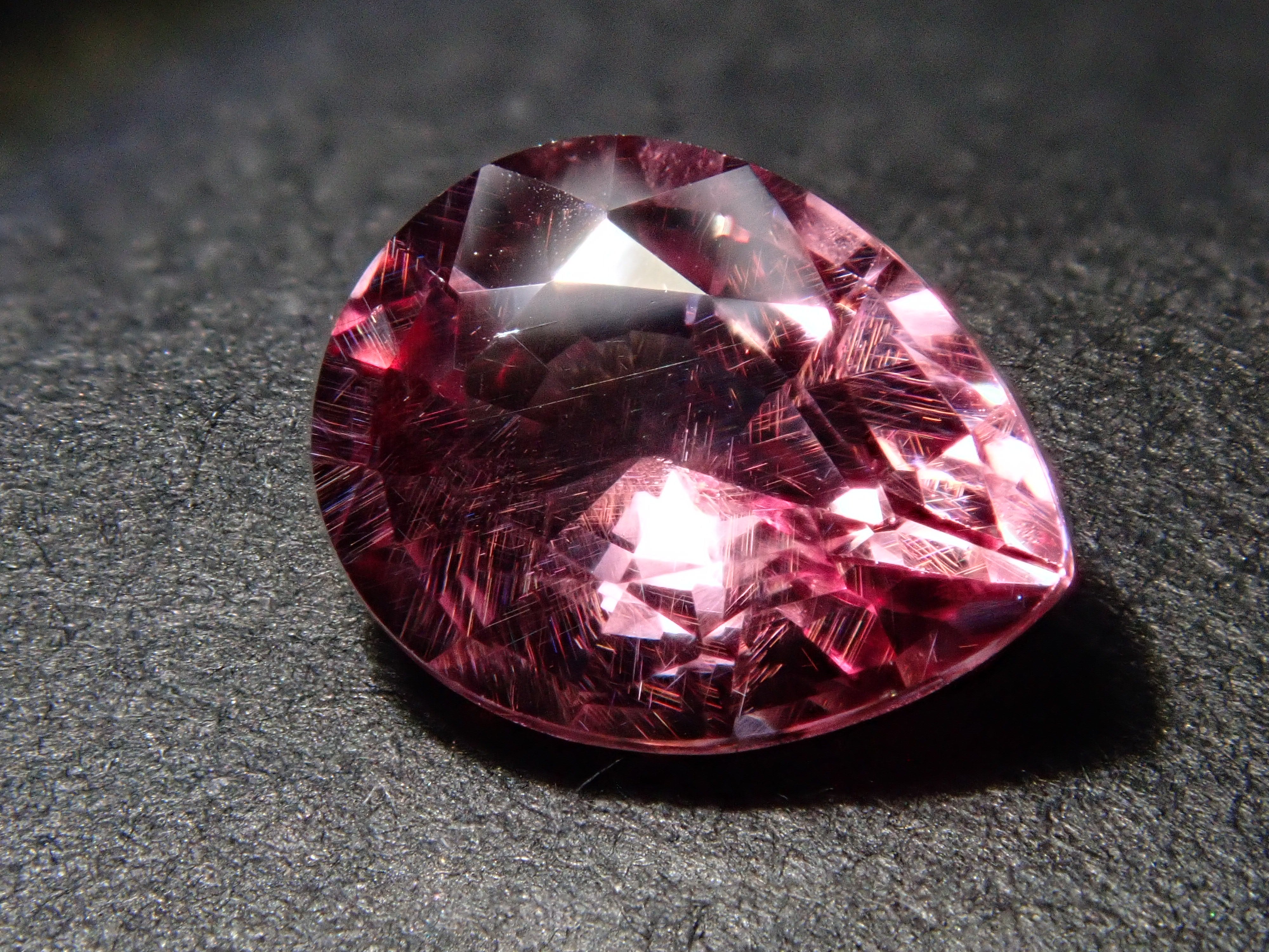 【12560368掲載】ドラゴンガーネット 1.042ctルース