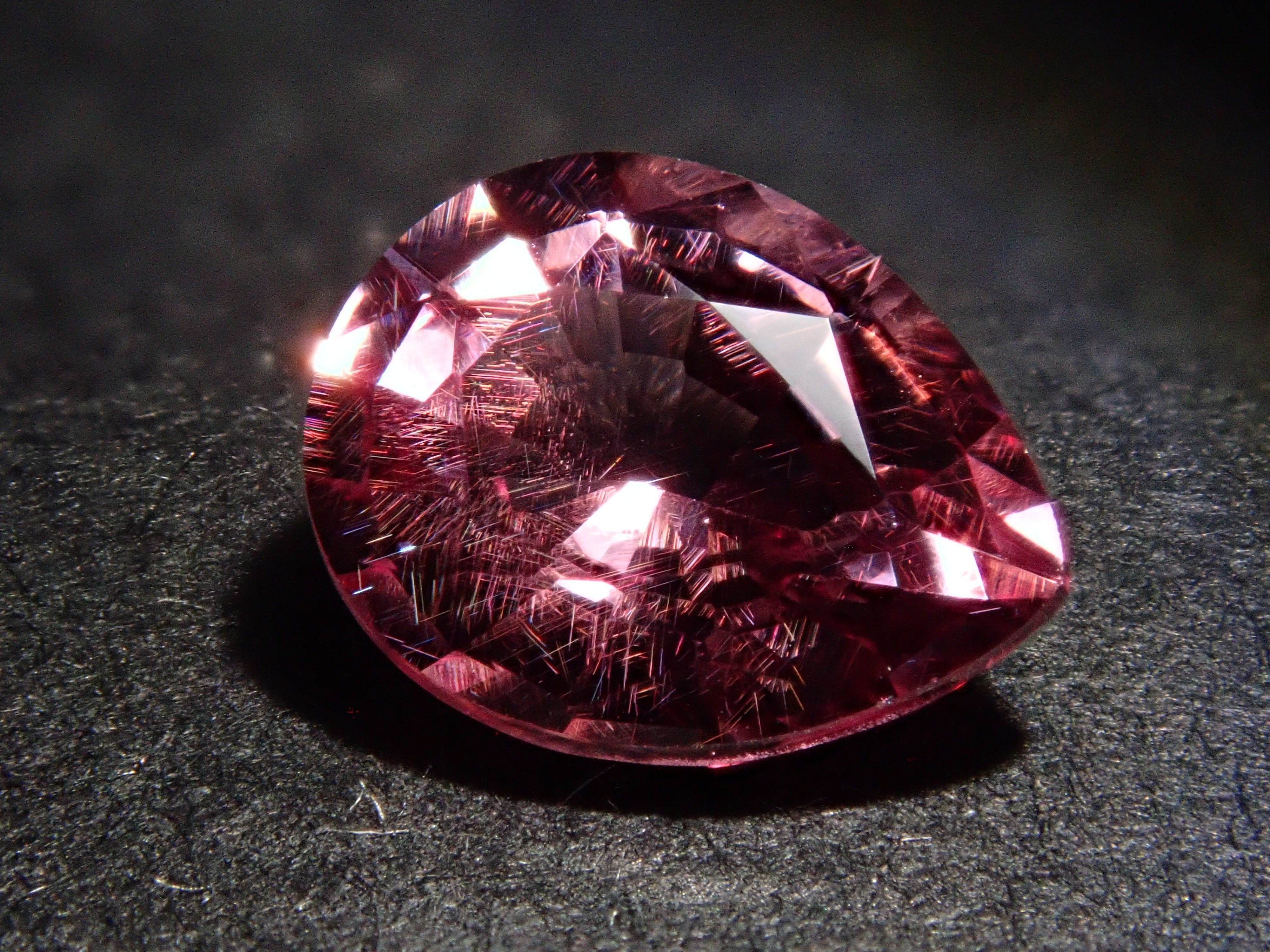 【12560368掲載】ドラゴンガーネット 1.042ctルース