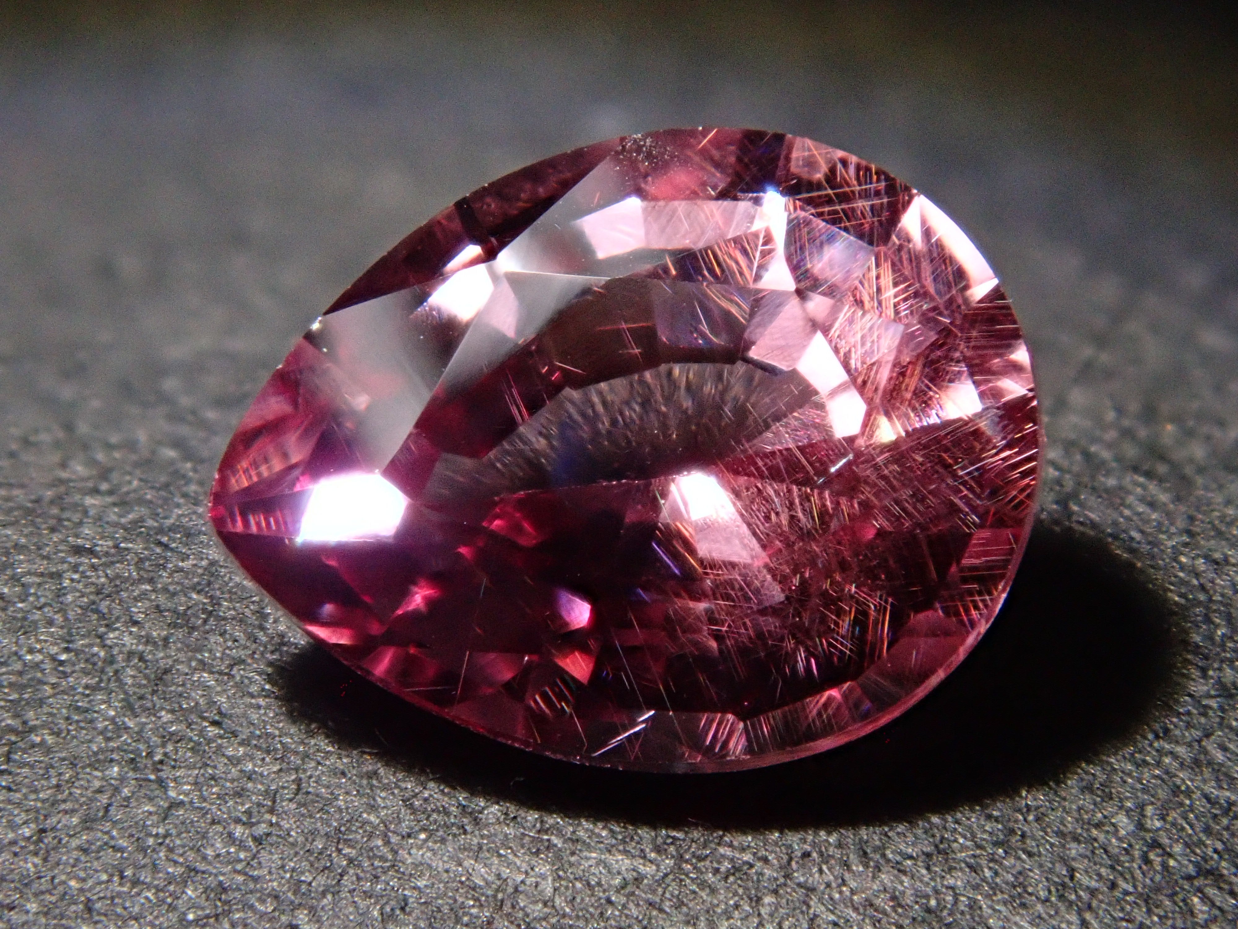  Heart Dragon バレンタイン ドラゴン赤ピンク新品 タンザニア産ドラゴンガーネット 1.042ctルース