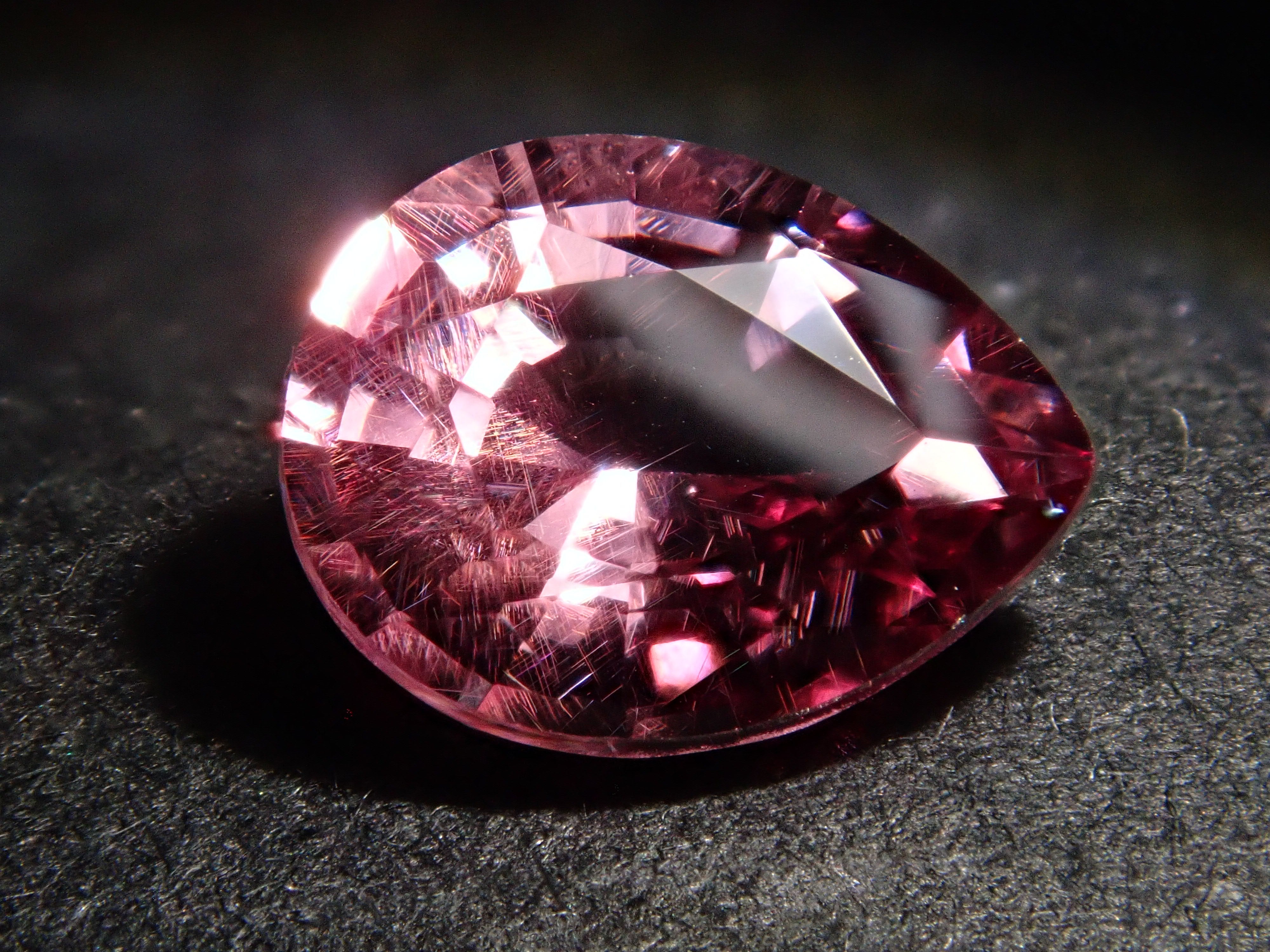 【12560368掲載】ドラゴンガーネット 1.042ctルース