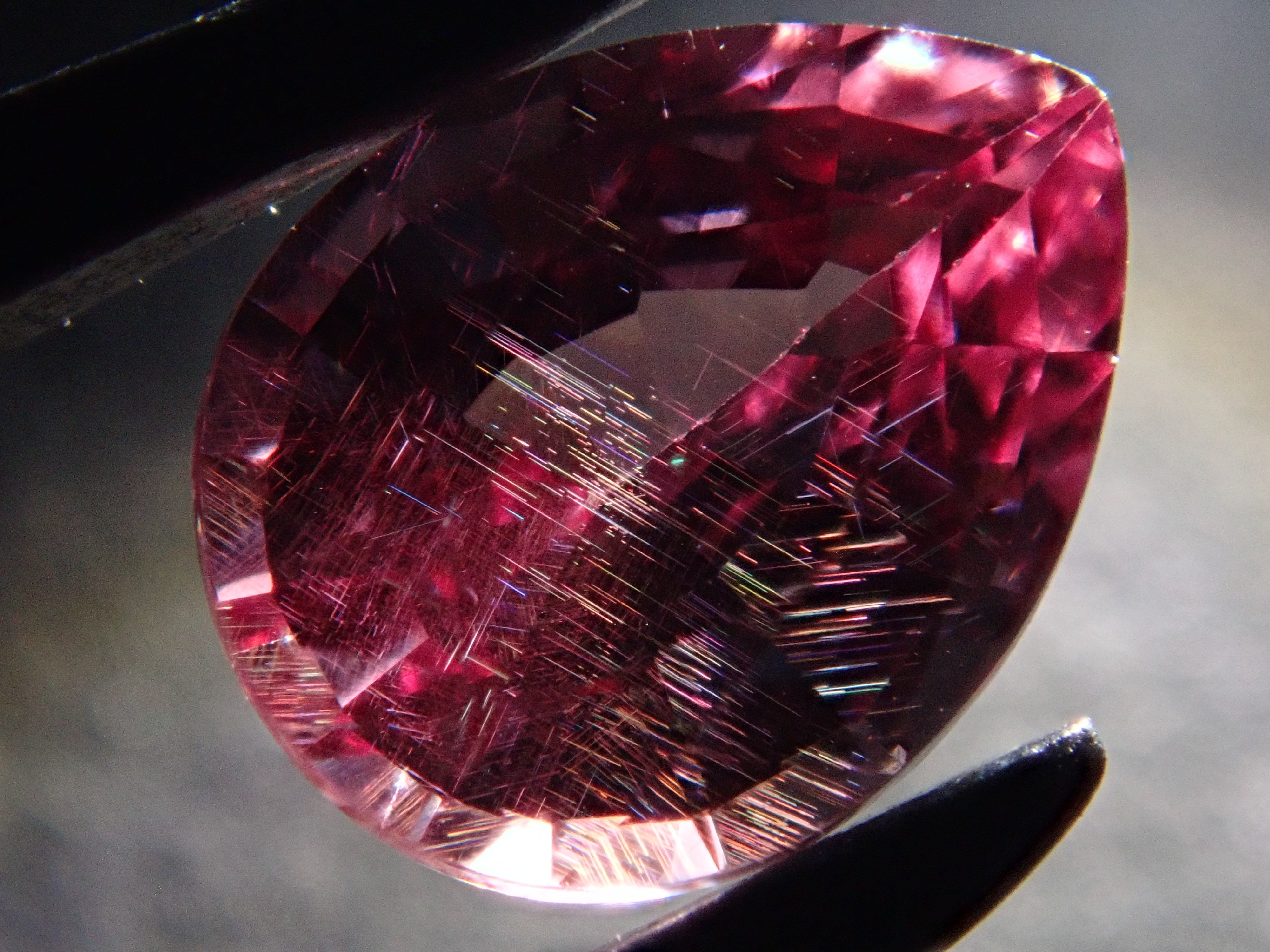 【12560368掲載】ドラゴンガーネット 1.042ctルース