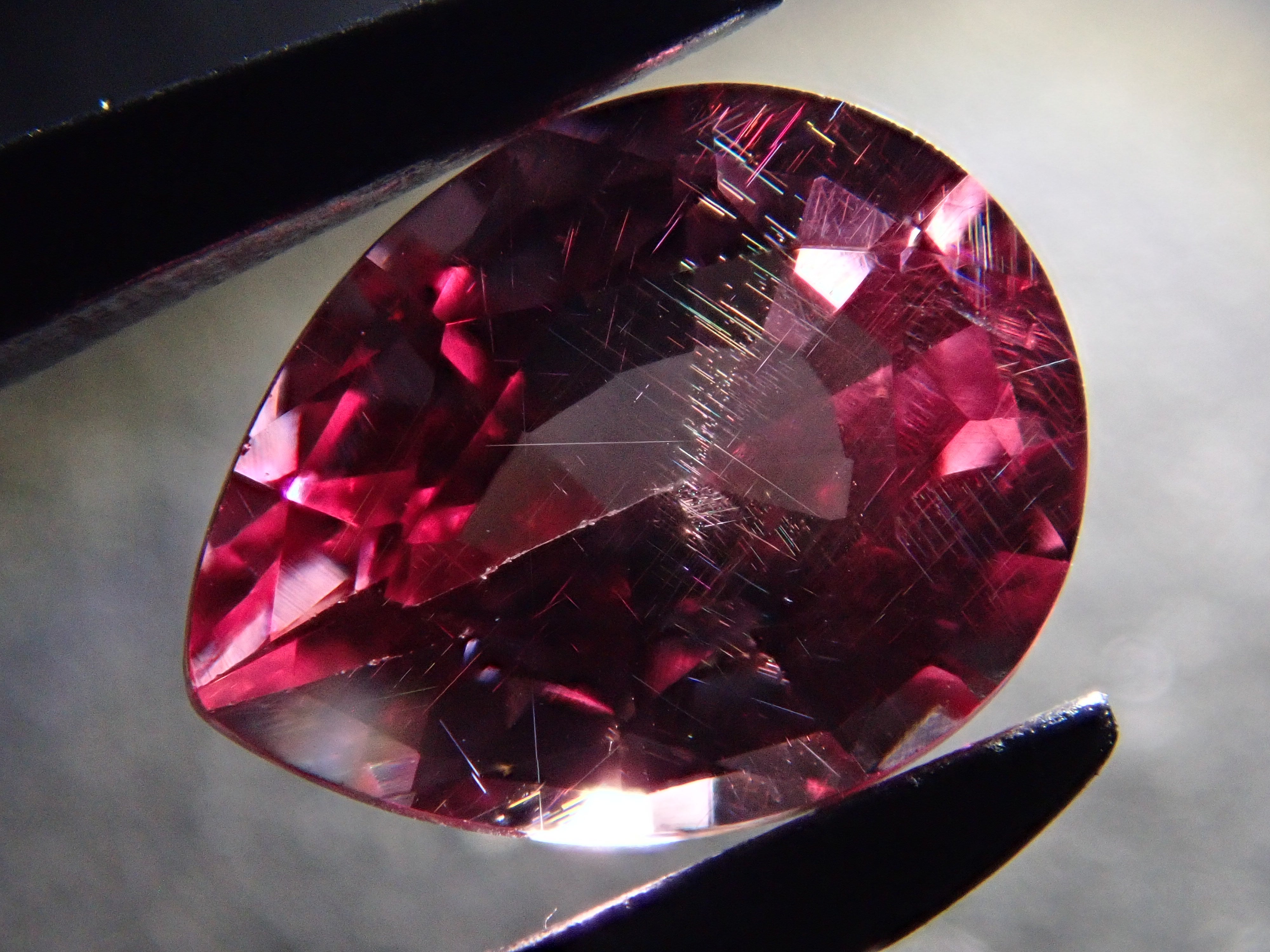 【12560368掲載】ドラゴンガーネット 1.042ctルース