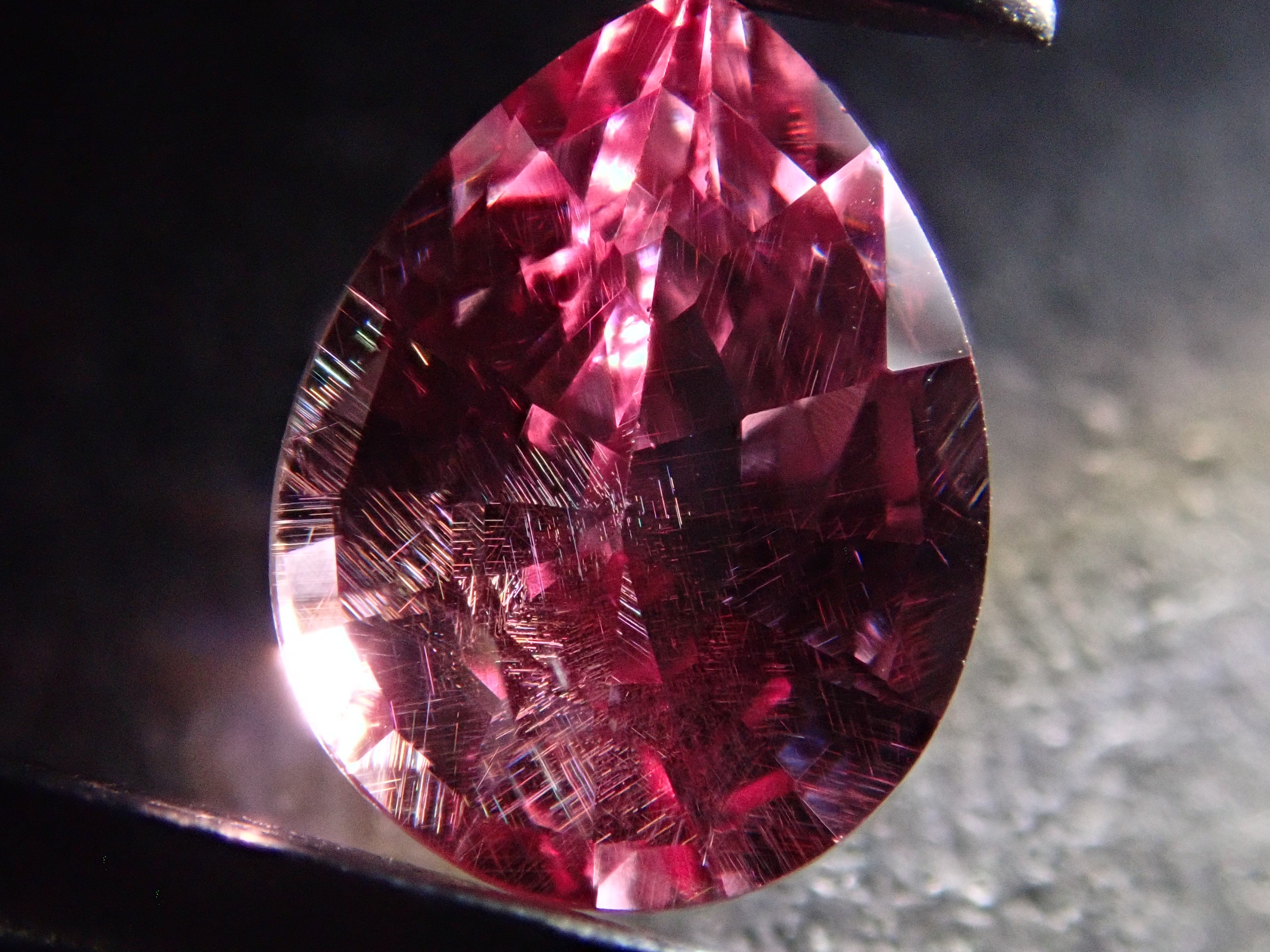 タンザニア産ドラゴンガーネット 1.042ctルース