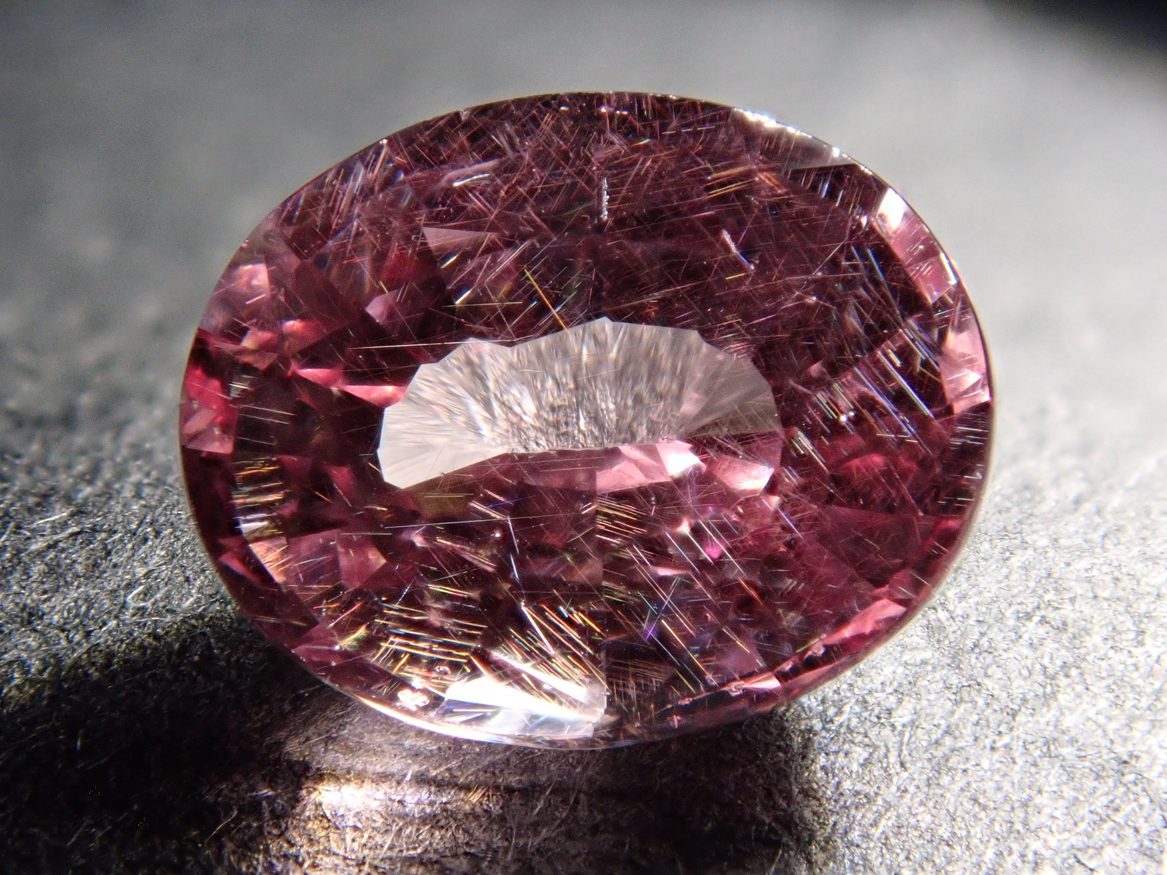 タンザニア産ドラゴンガーネット 1.019ctルース