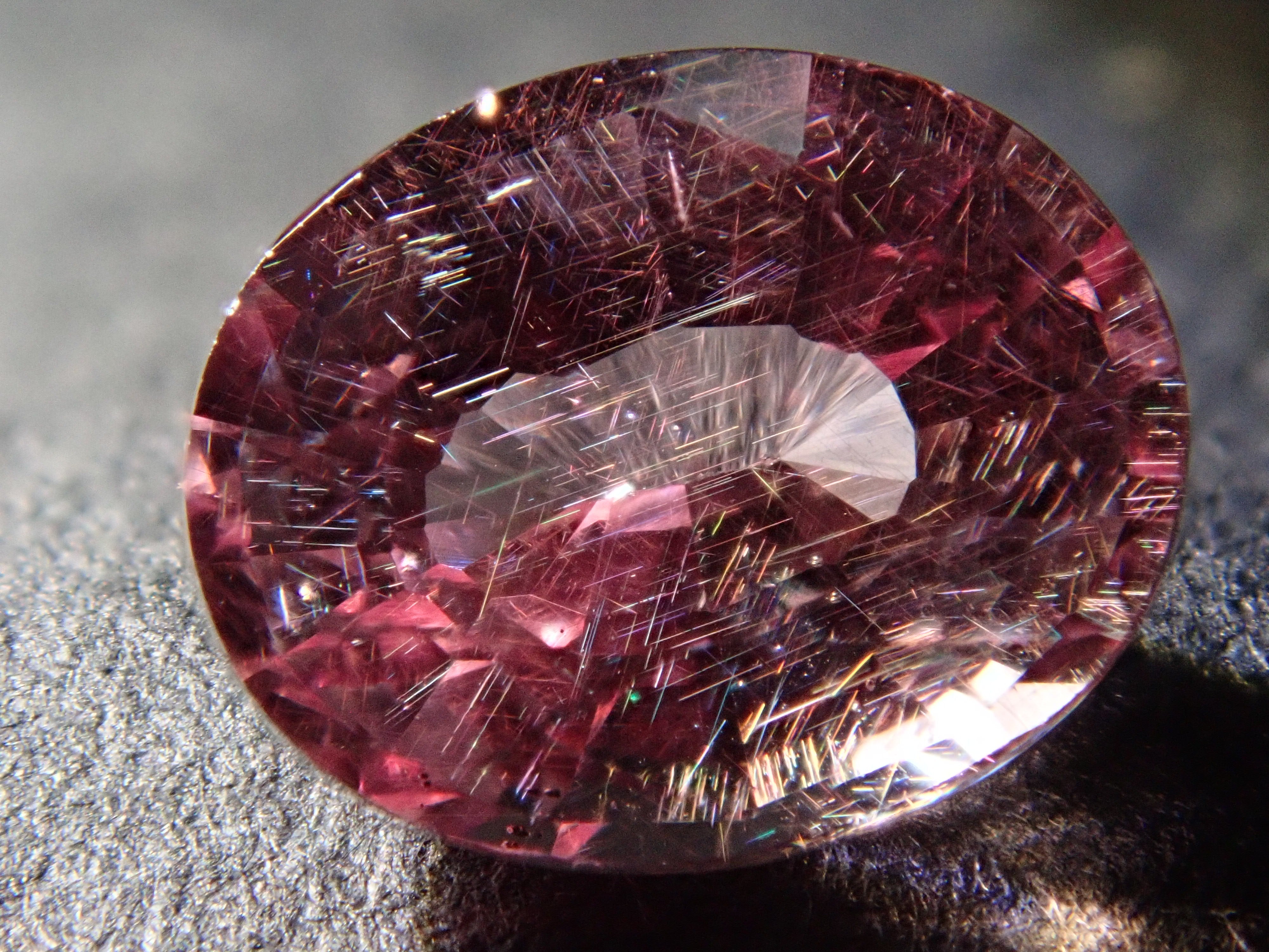 タンザニア産ドラゴンガーネット 1.019ctルース