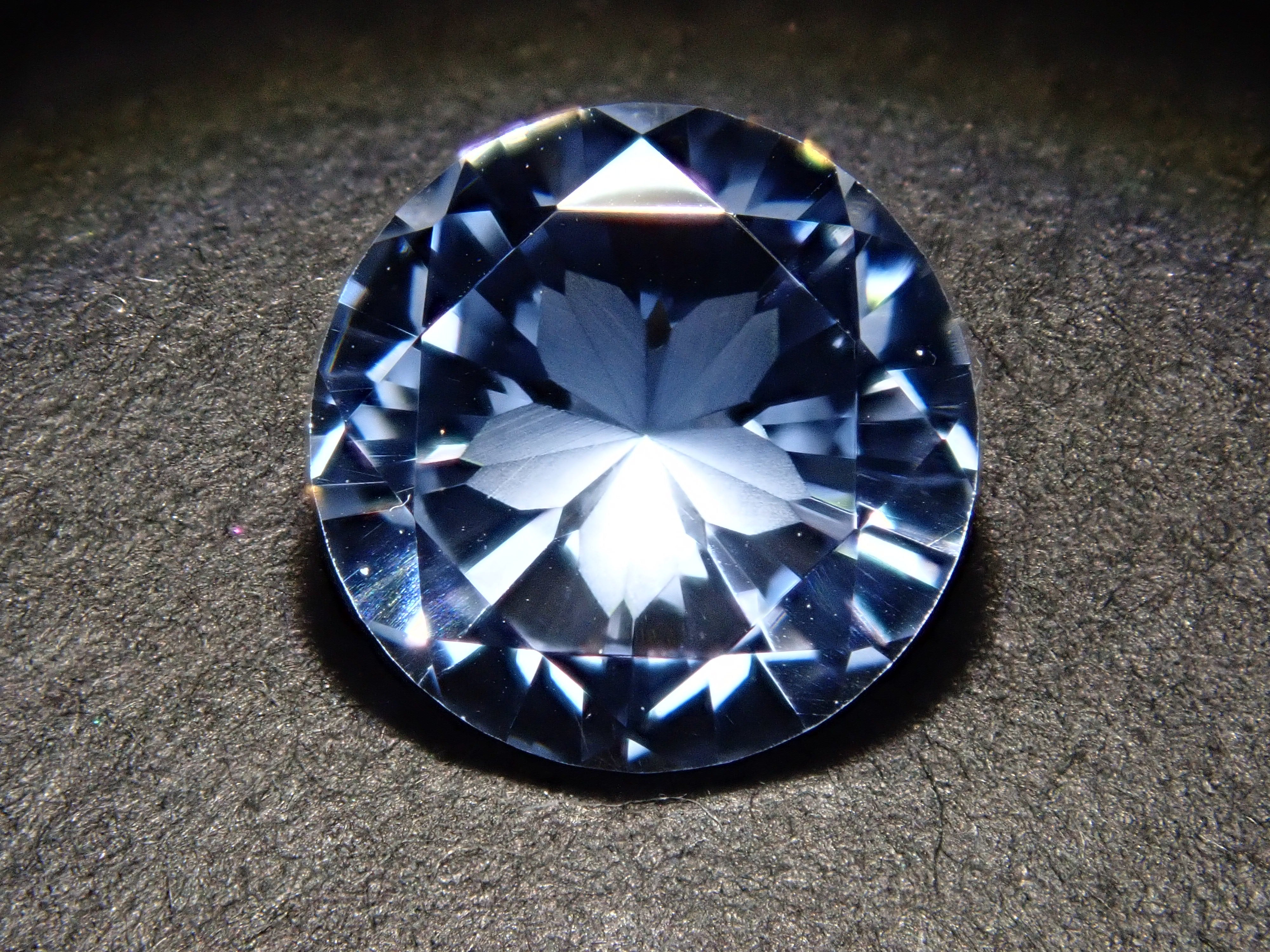 【12560378掲載】シベリアンブルークォーツ（合成クォーツ） 1.067ctルース