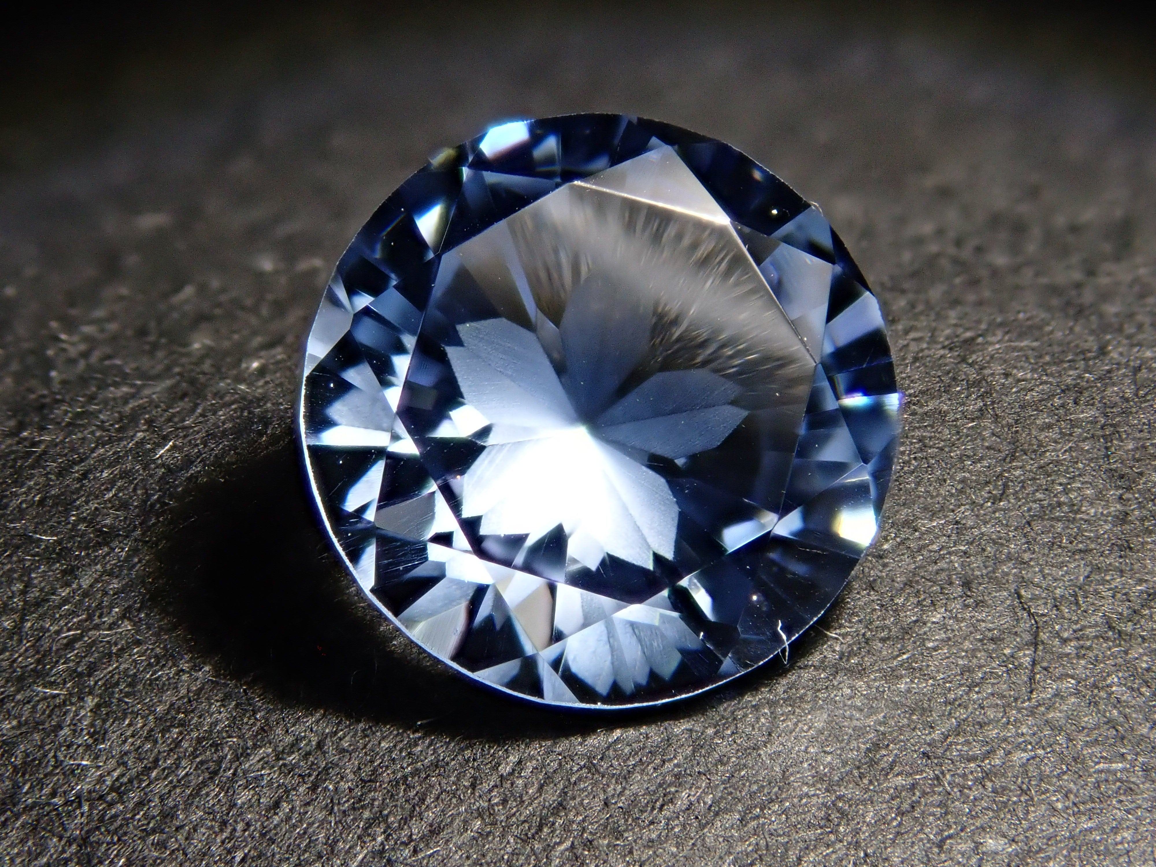 【12560378掲載】シベリアンブルークォーツ（合成クォーツ） 1.067ctルース