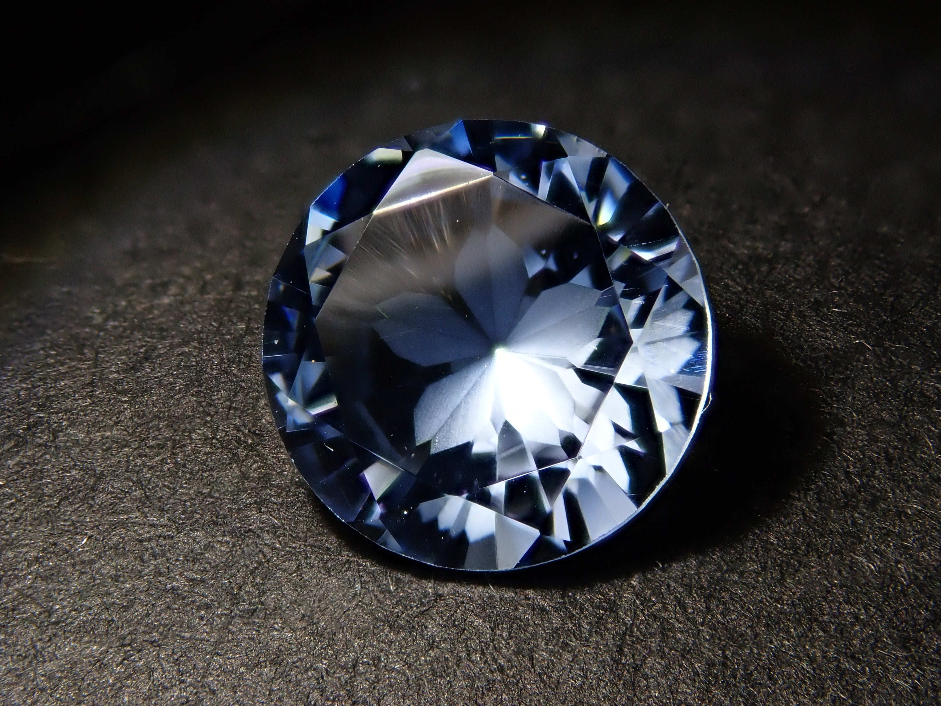 【12560378掲載】シベリアンブルークォーツ（合成クォーツ） 1.067ctルース