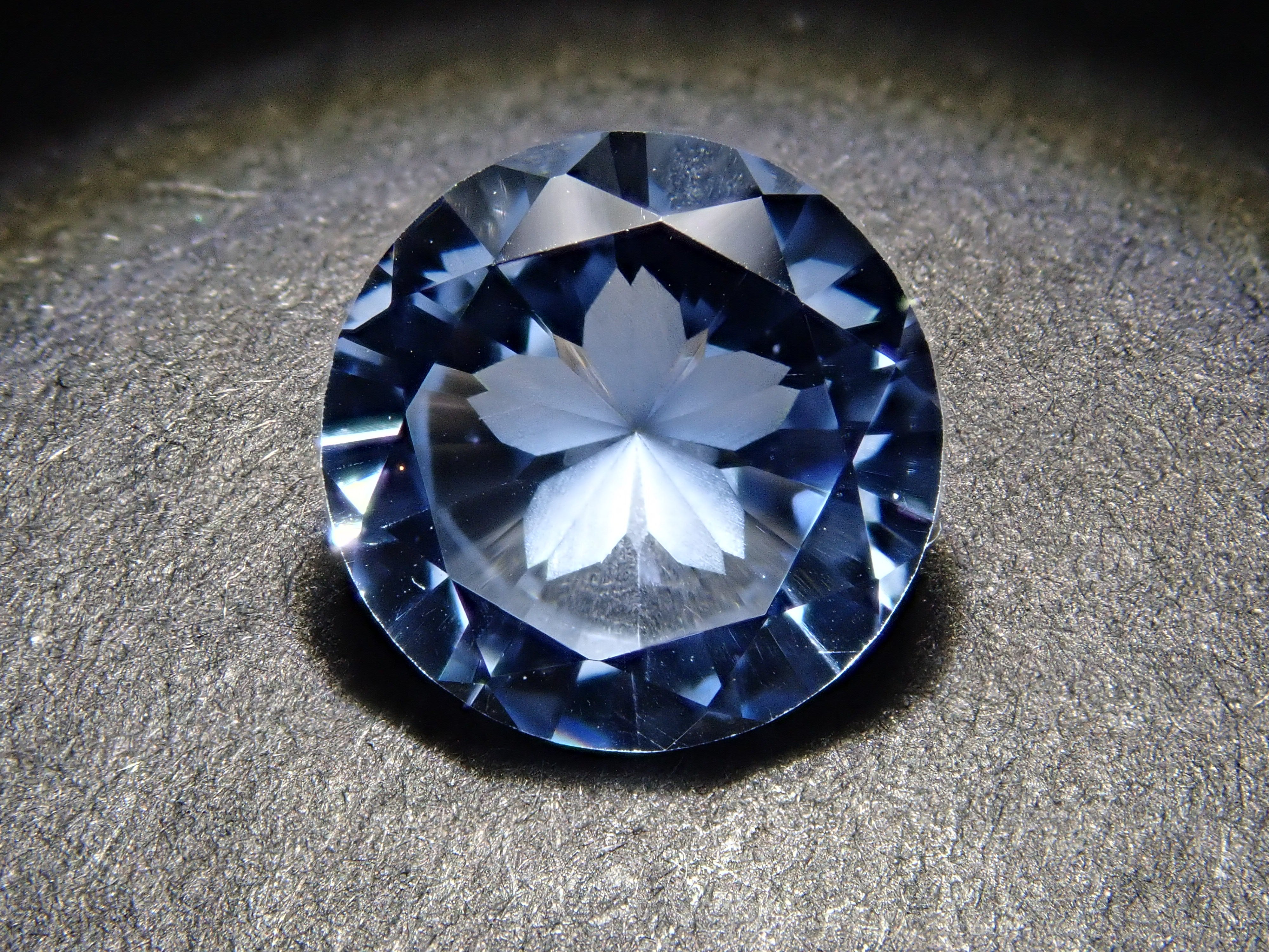 【12560378掲載】シベリアンブルークォーツ（合成クォーツ） 1.067ctルース