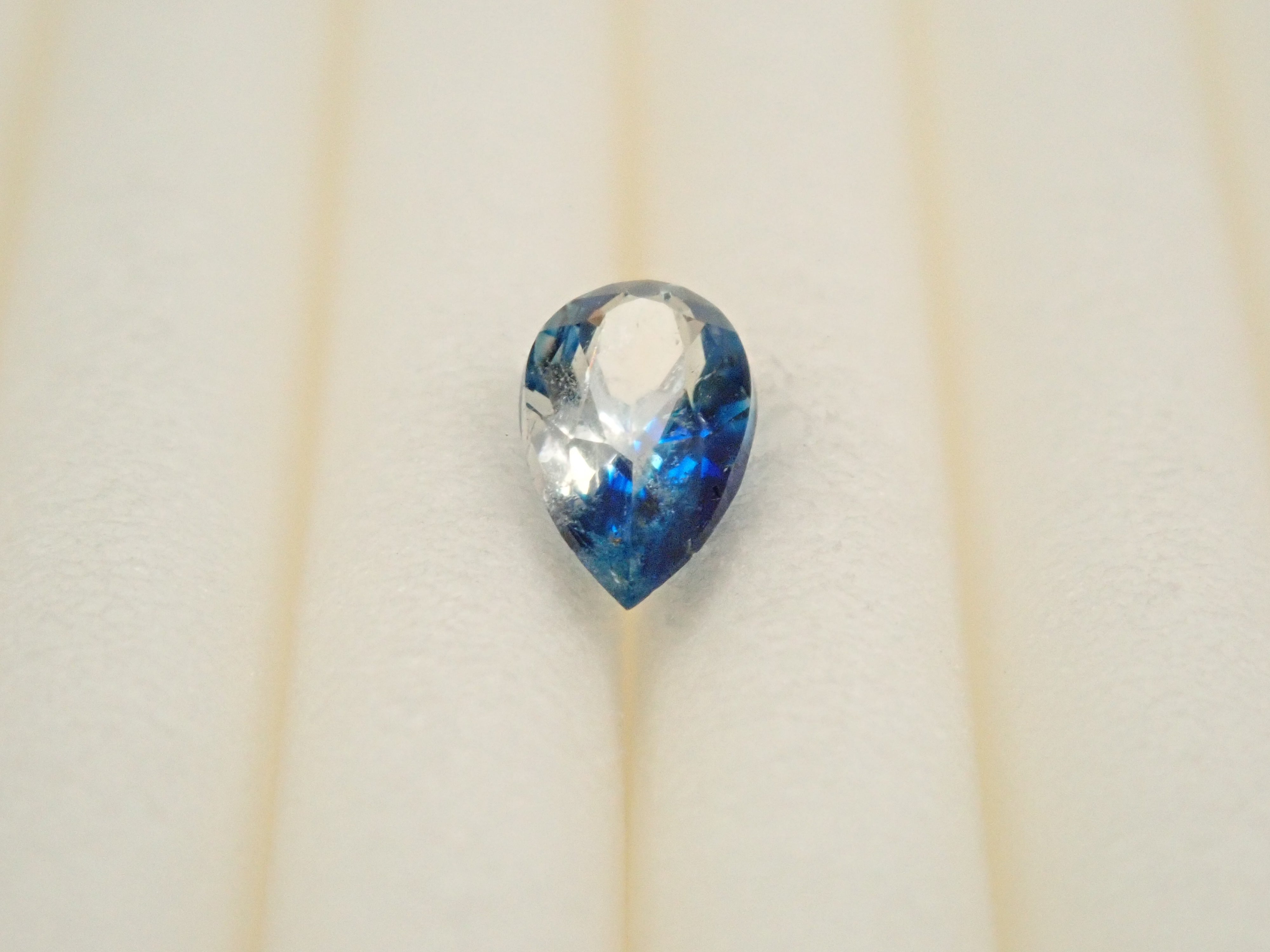 【12560353掲載】ジンバブエ産バイカラーユークレース 0.201ctルース