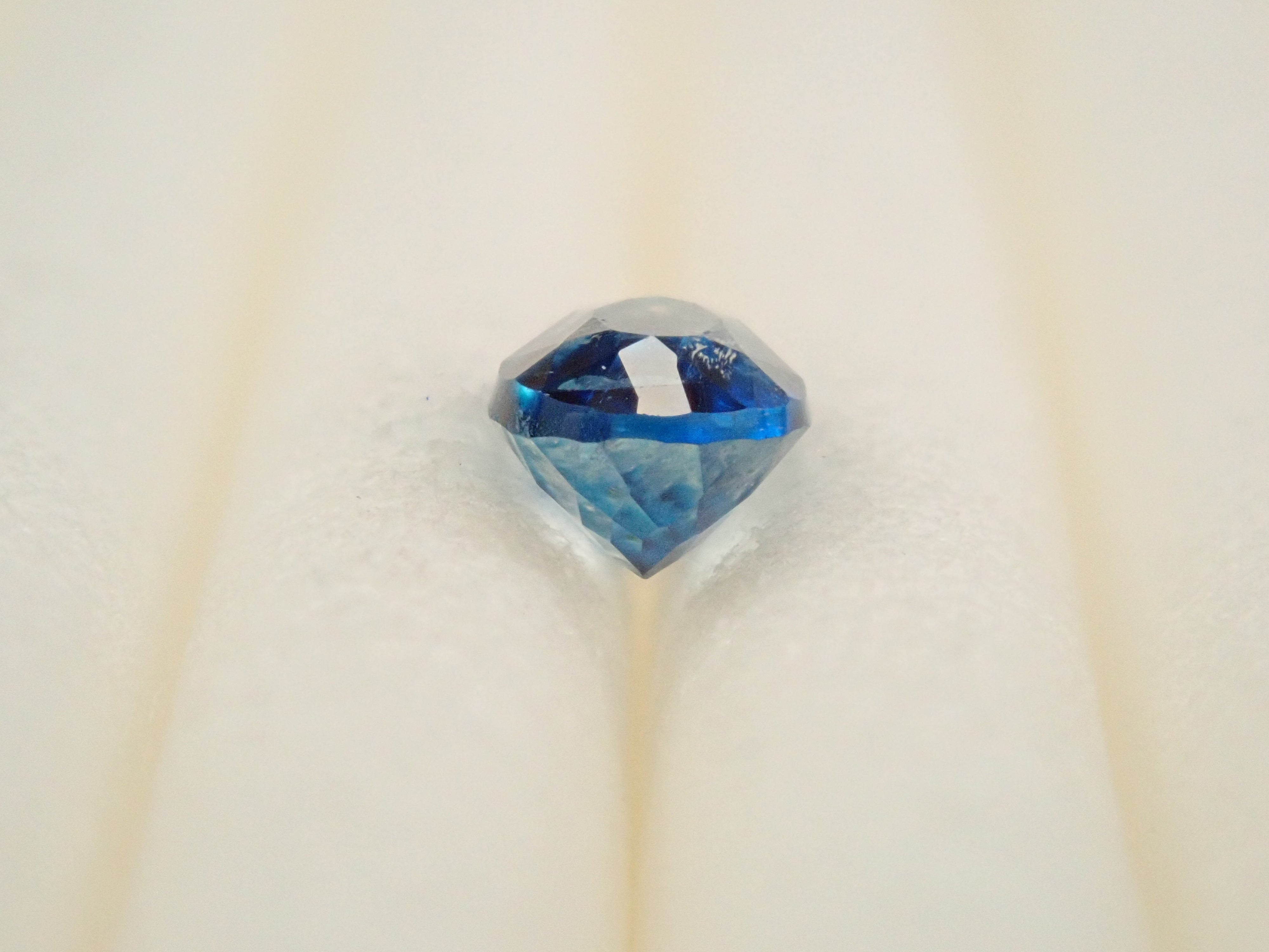 【12560353掲載】ジンバブエ産バイカラーユークレース 0.201ctルース