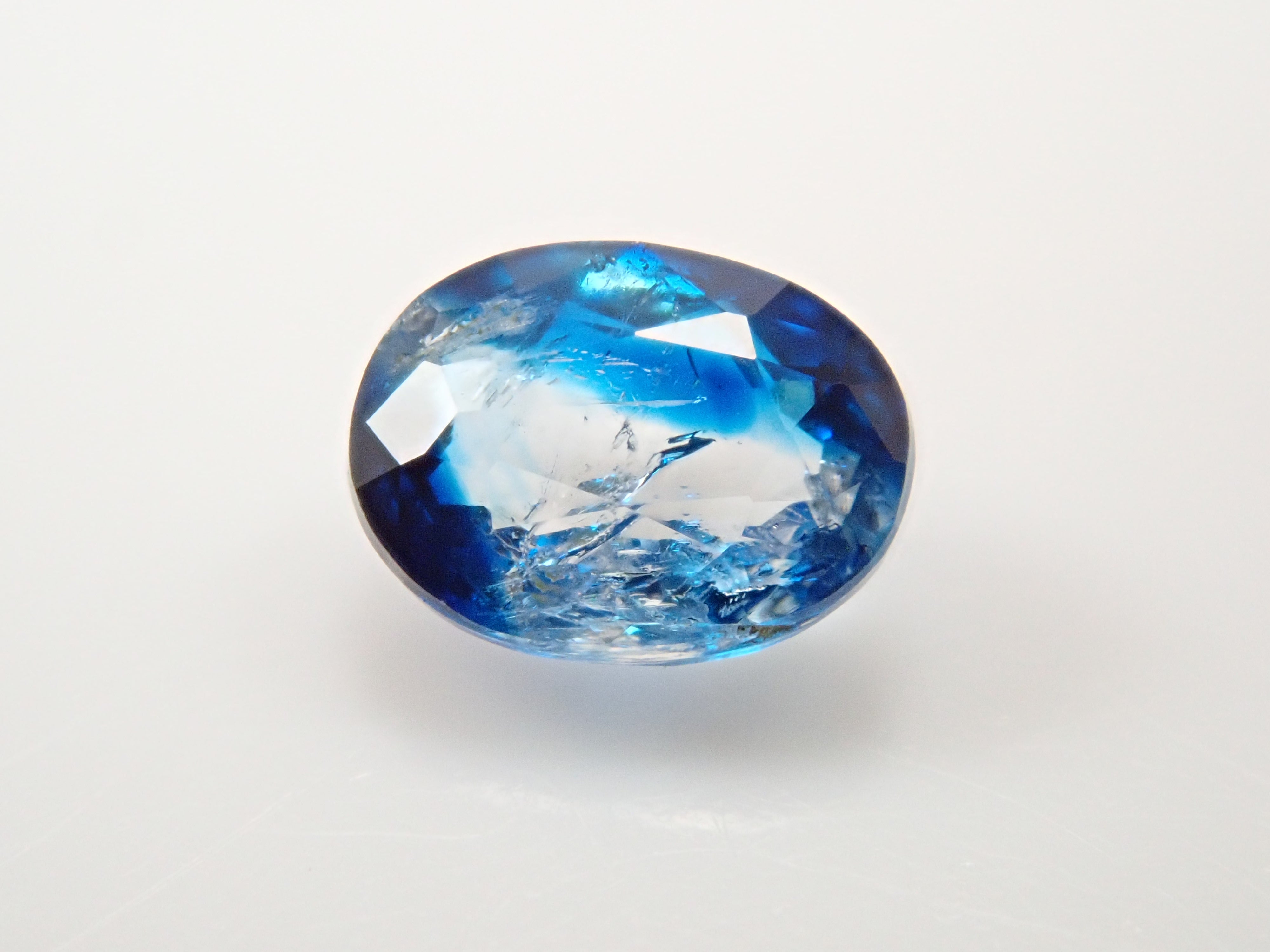 【12560354掲載】ジンバブエ産バイカラーユークレース 0.206ctルース