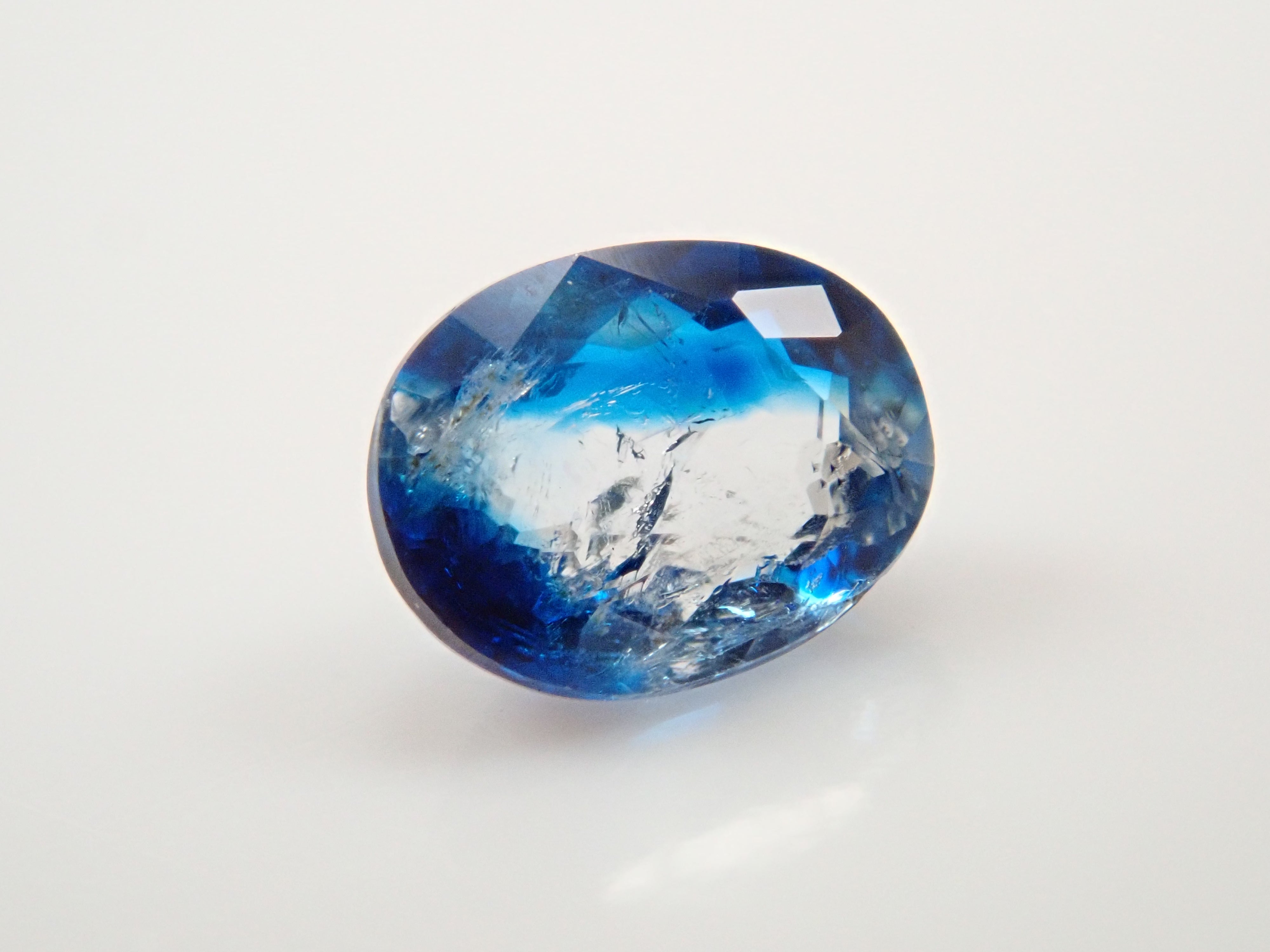 【12560354掲載】ジンバブエ産バイカラーユークレース 0.206ctルース