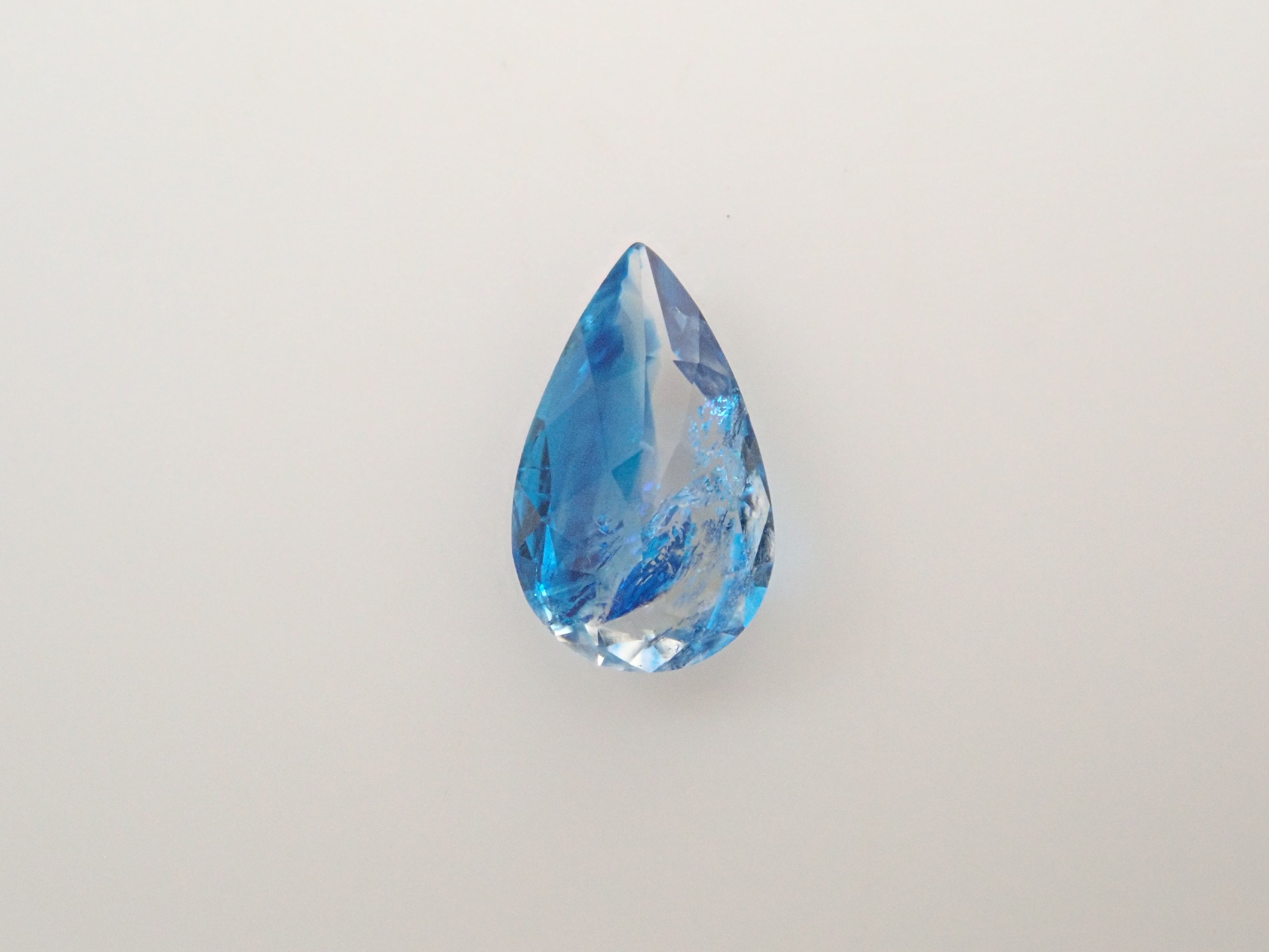 【12560355掲載】ジンバブエ産バイカラーユークレース 0.255ctルース