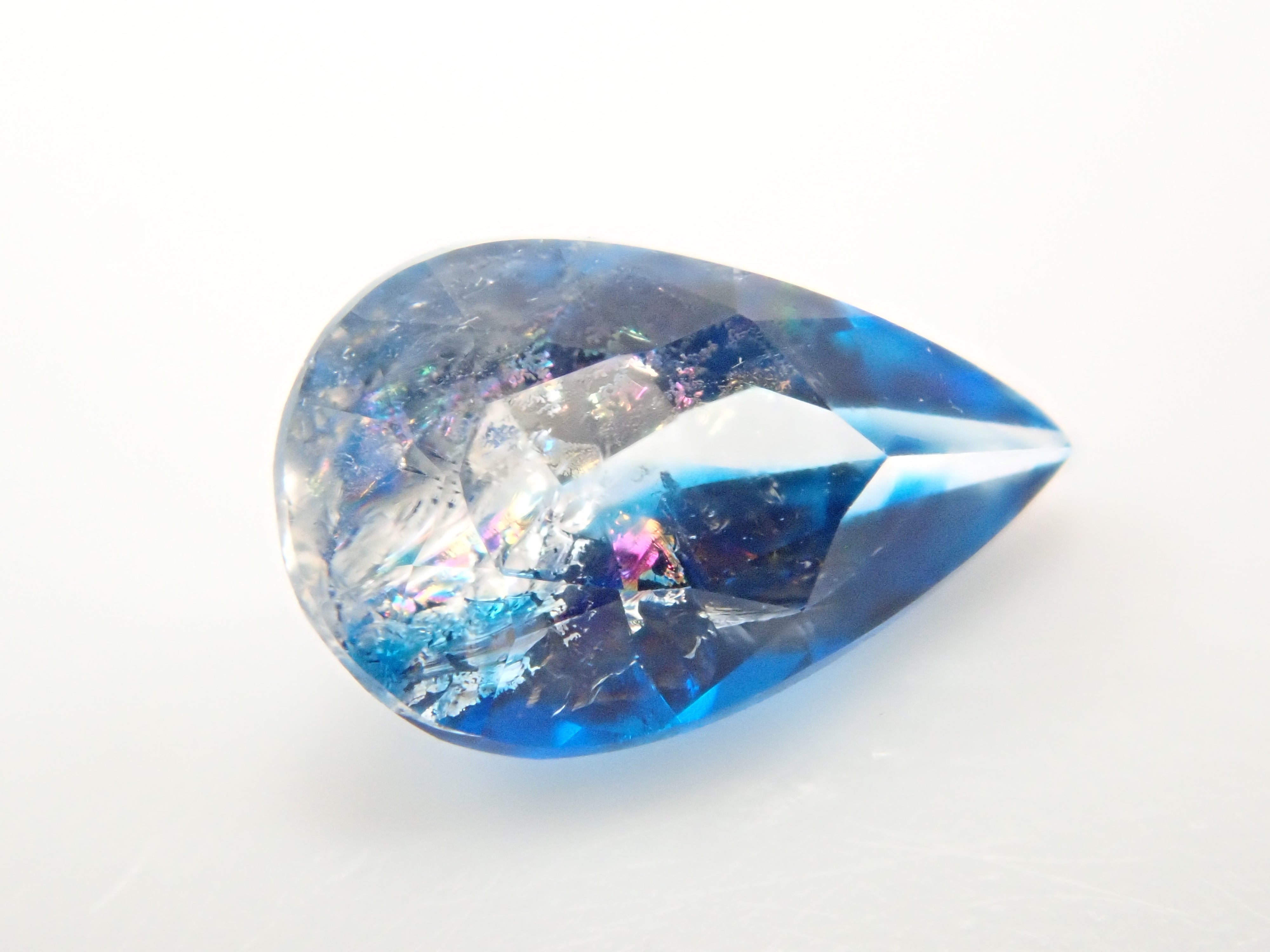 【12560355掲載】ジンバブエ産バイカラーユークレース 0.255ctルース